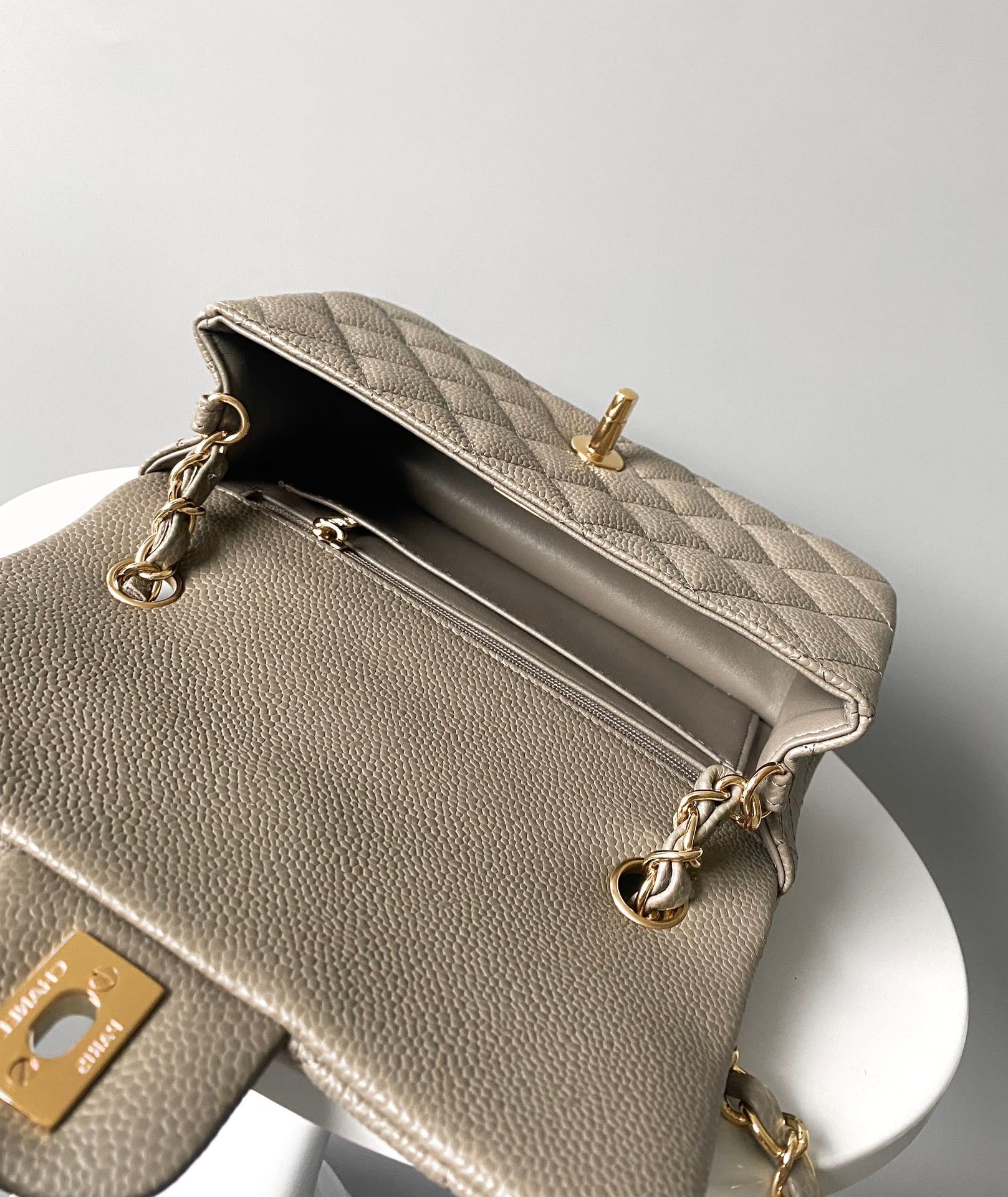 Medium Classic Flap Bag 20cm Taupe Caviar Leather GHW