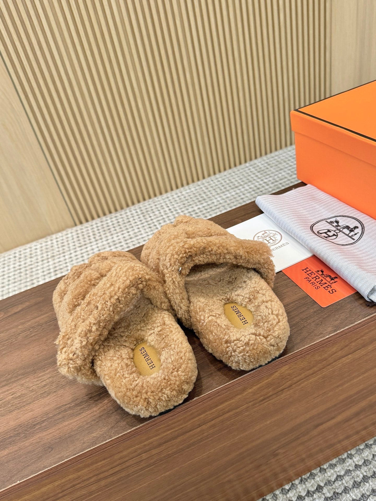 HM 26s Chypre Sandals Naturel Shearling 175171