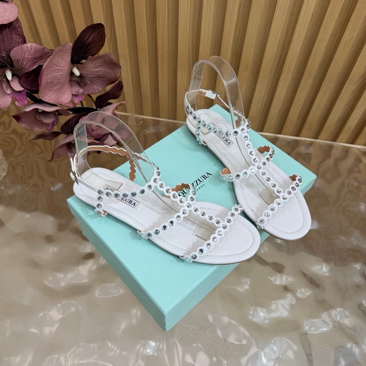 Aquazzura 26s Flat Sandals White Calfskin Crystal Embellished 310574