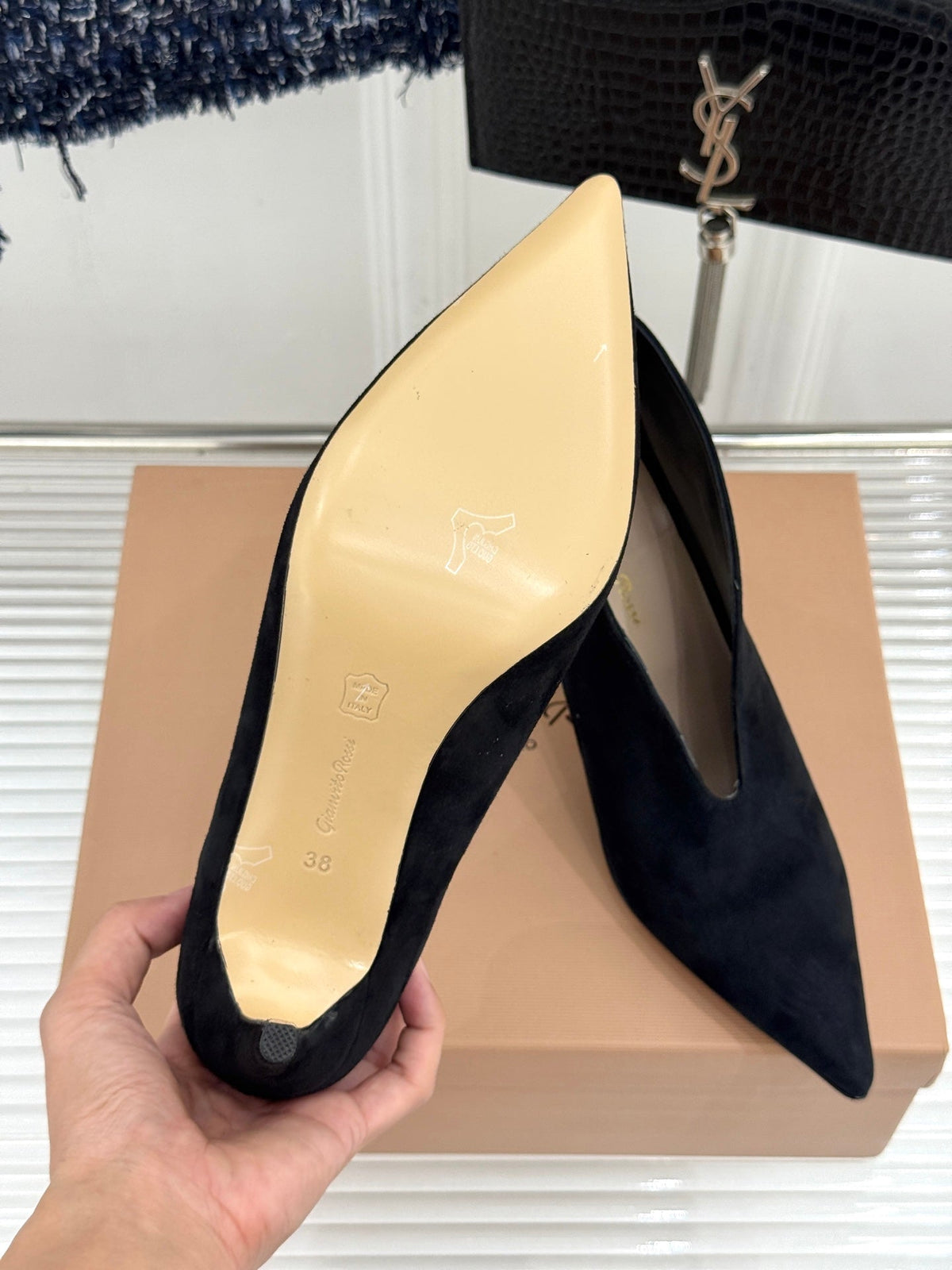 GR 26s Vania Pumps 9cm Black Suede 175091