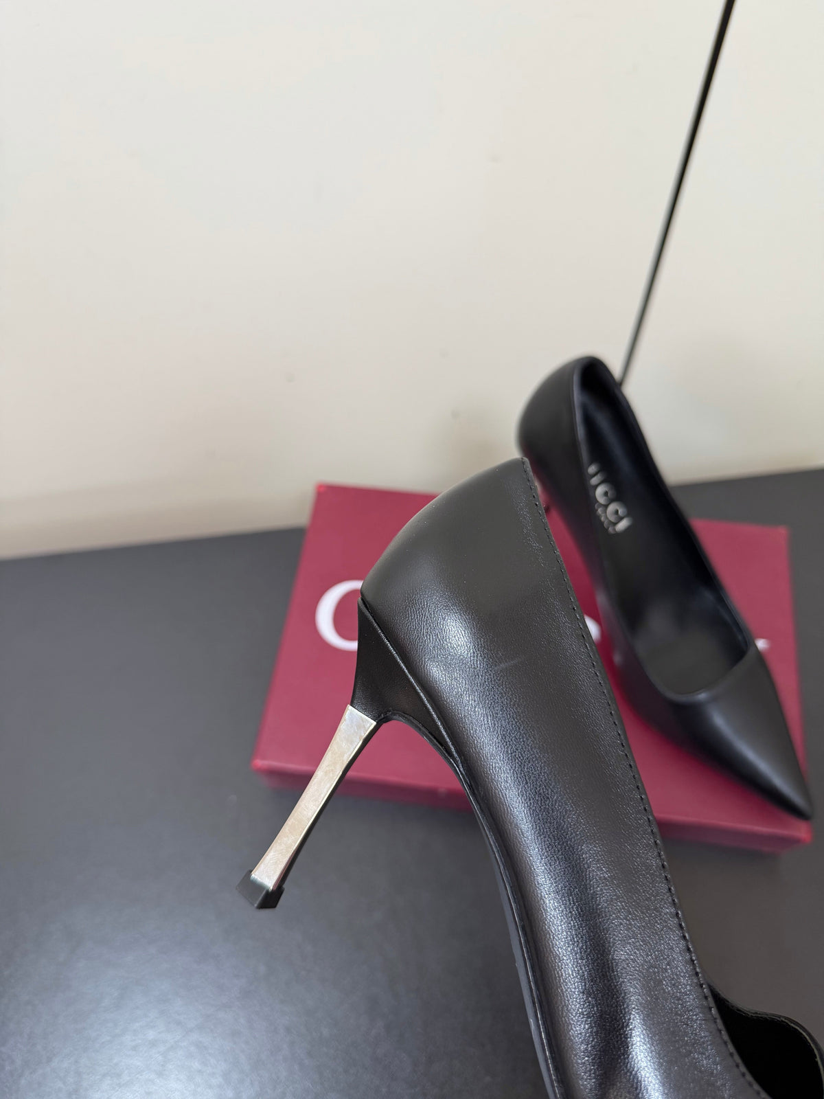 Gucci 26s Pointed Toe Pumps 8.5cm Black Calfskin