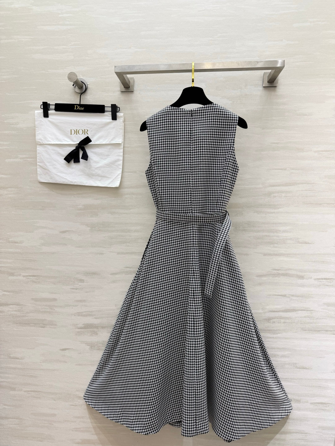 CD 26 Houndstooth Sleeveless Dress White Black in 384696