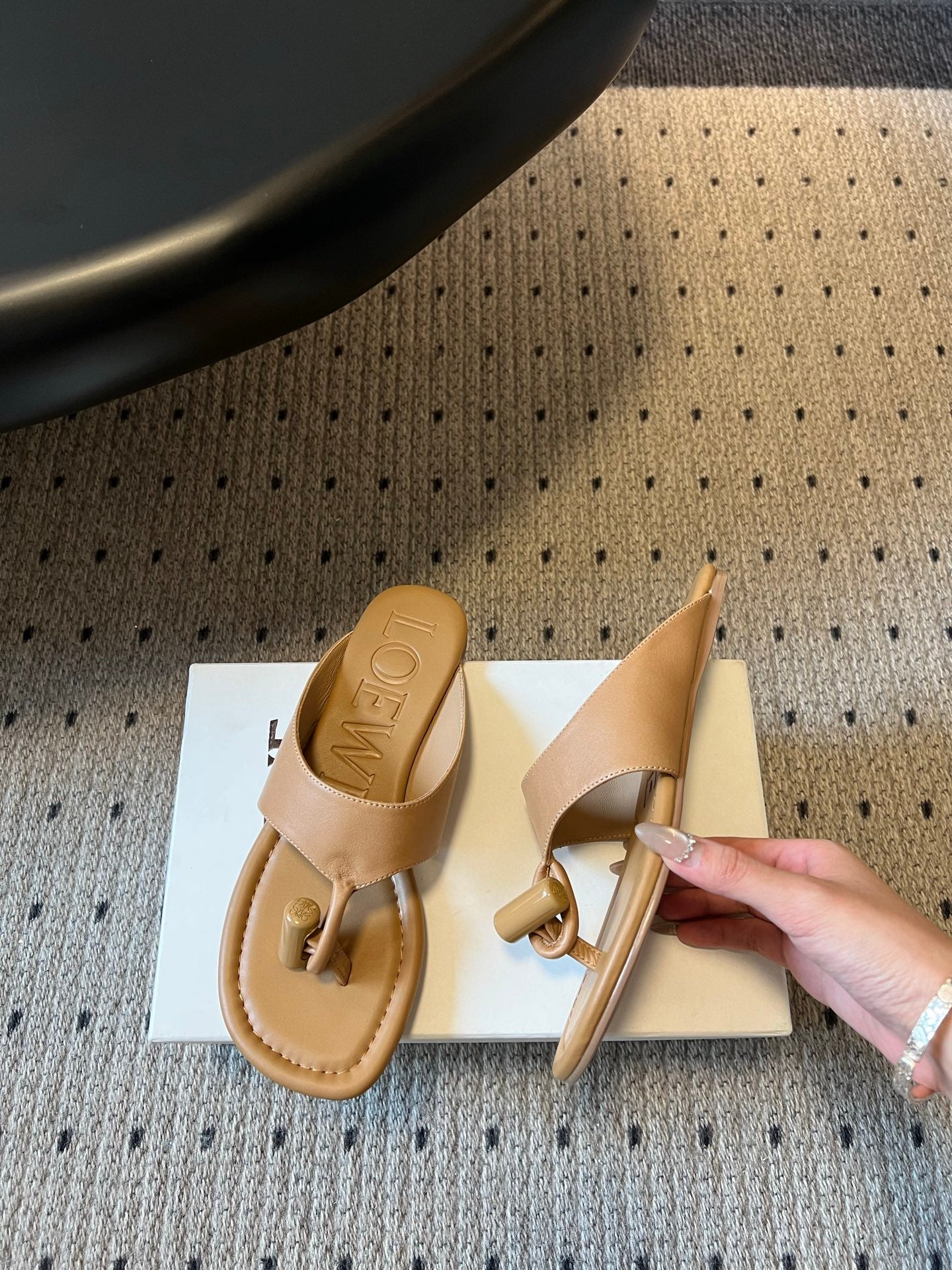 Loew 26 Flip-Flops Light Brown in Cowhide 803538