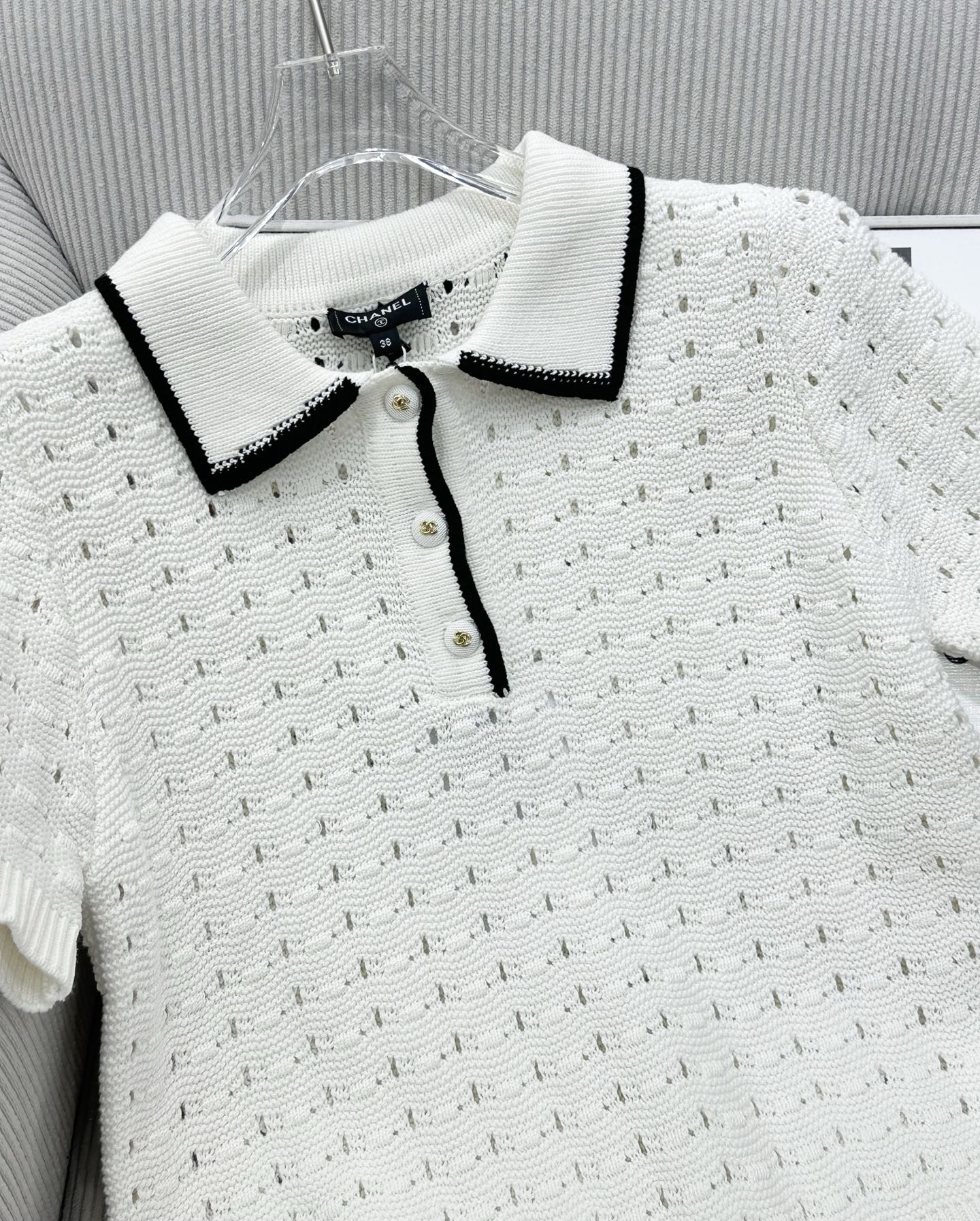 CC 26 Collared Color-blocked Knit Short-sleeved Top White in Wool 387624