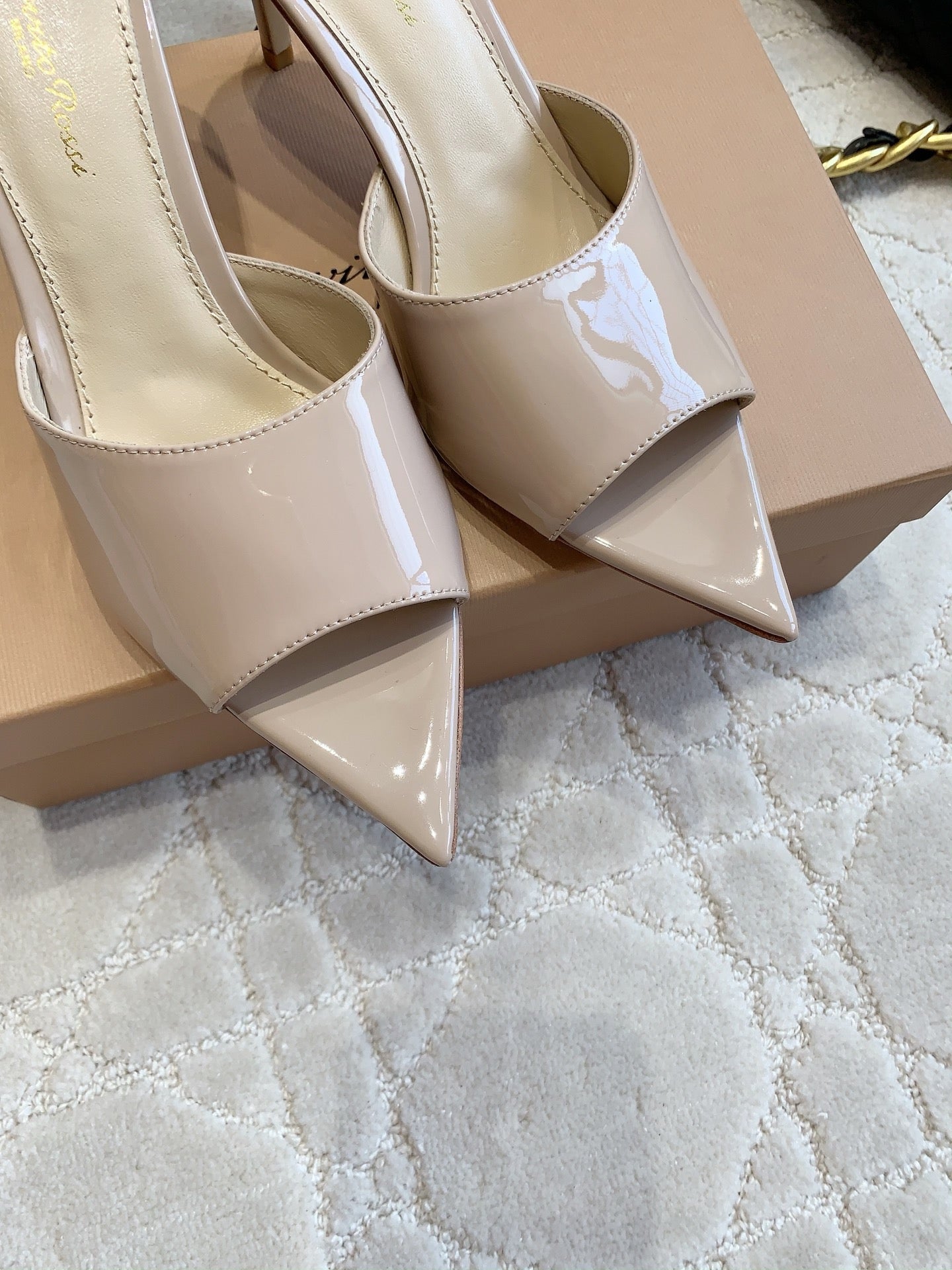GR Pointed-Toe Mule Sandals 8.5cm Beige Patent Cowhide 851873