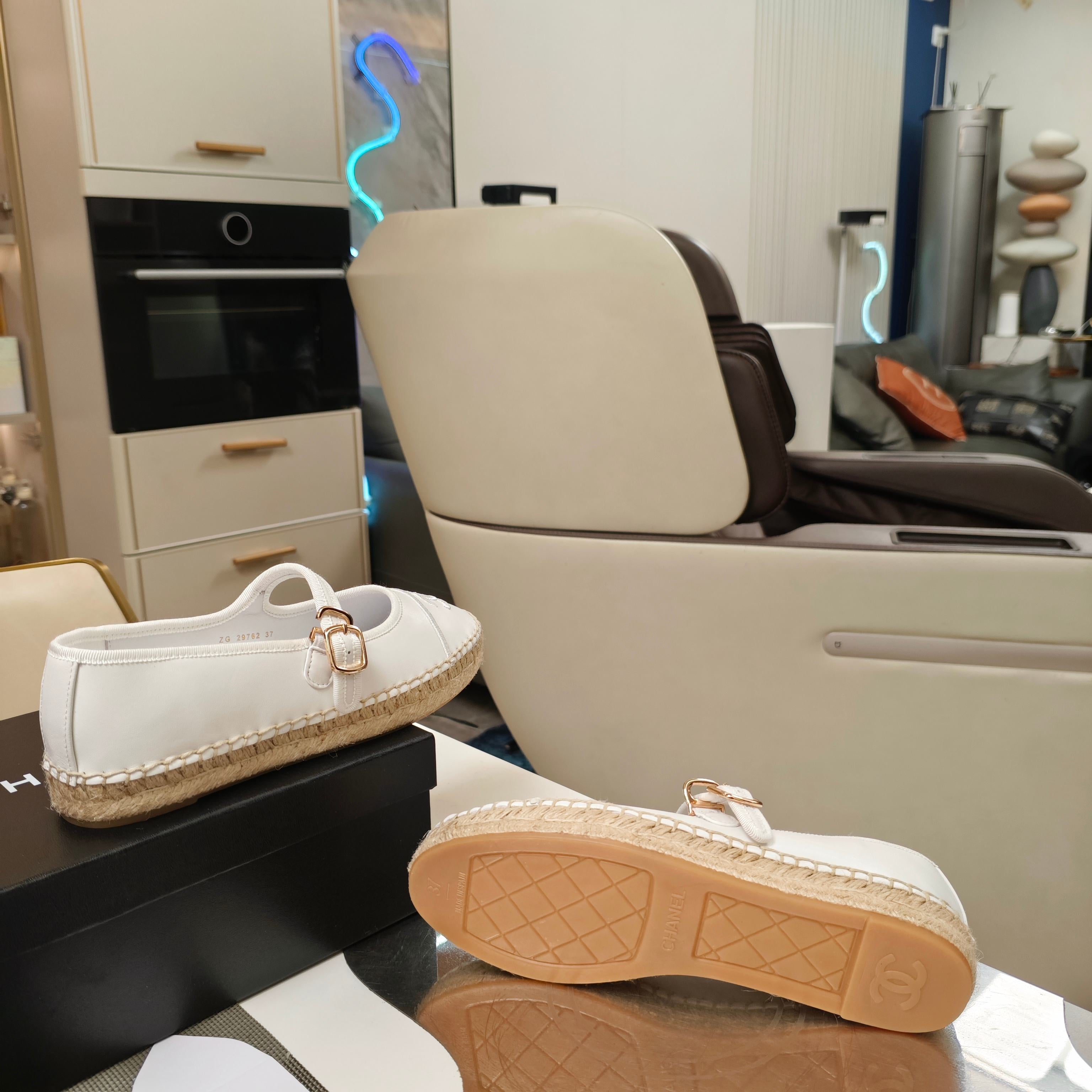 CC Espadrilles White Lambskin Leather Jute Sole 855748