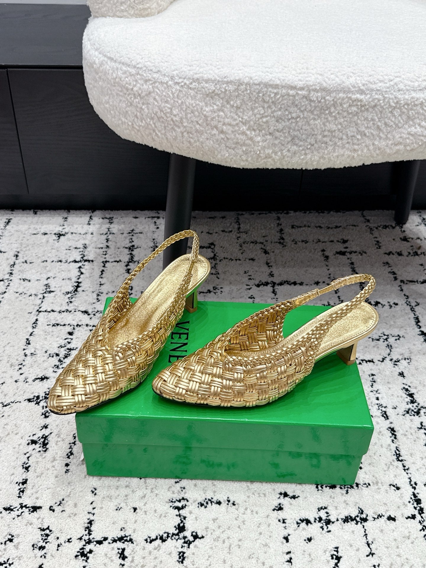 BV 26SS Intrecciato Slingback Heels 5.5cm Gold Metallic Woven Leather 858418