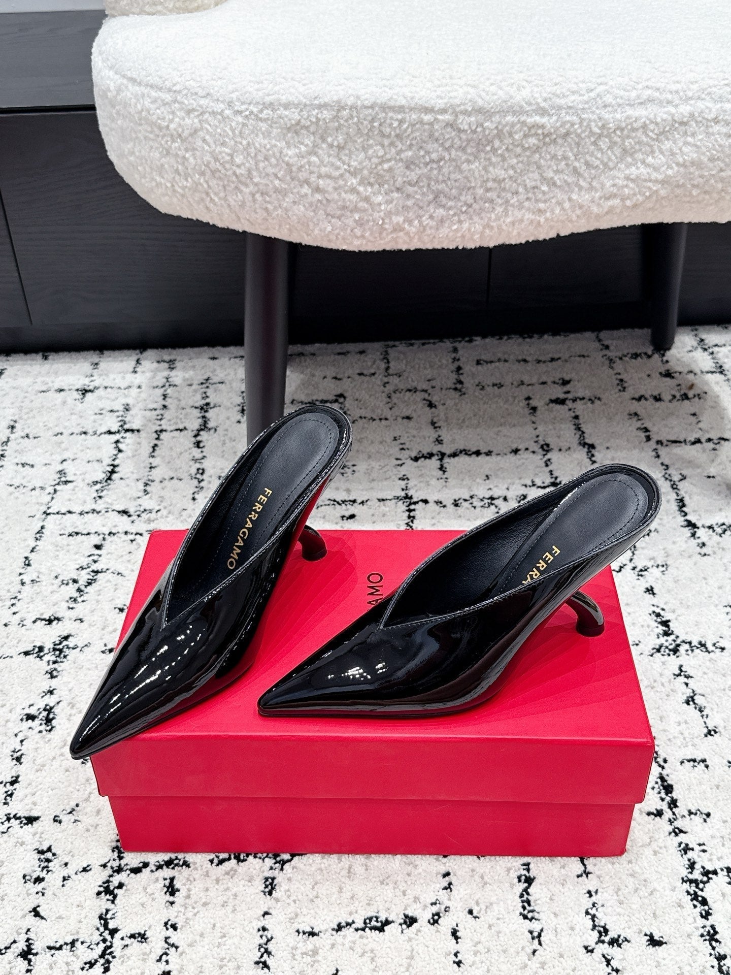 FG Itaca Pointed Toe Mules 9.5cm Black Patent Leather 858412