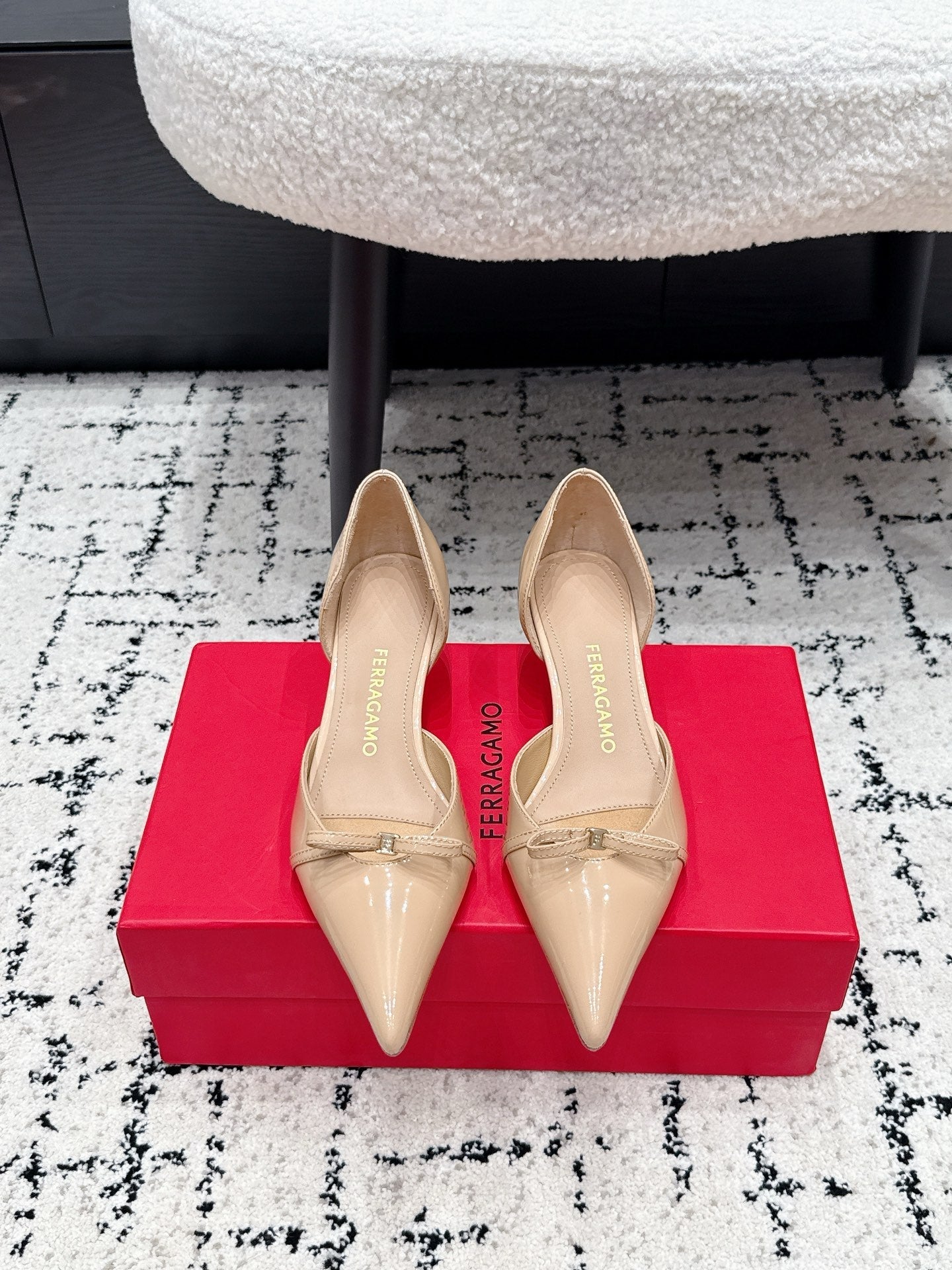 FG Gyoia Bow Pointed Toe Pumps 3.5cm Beige Patent Leather 848409
