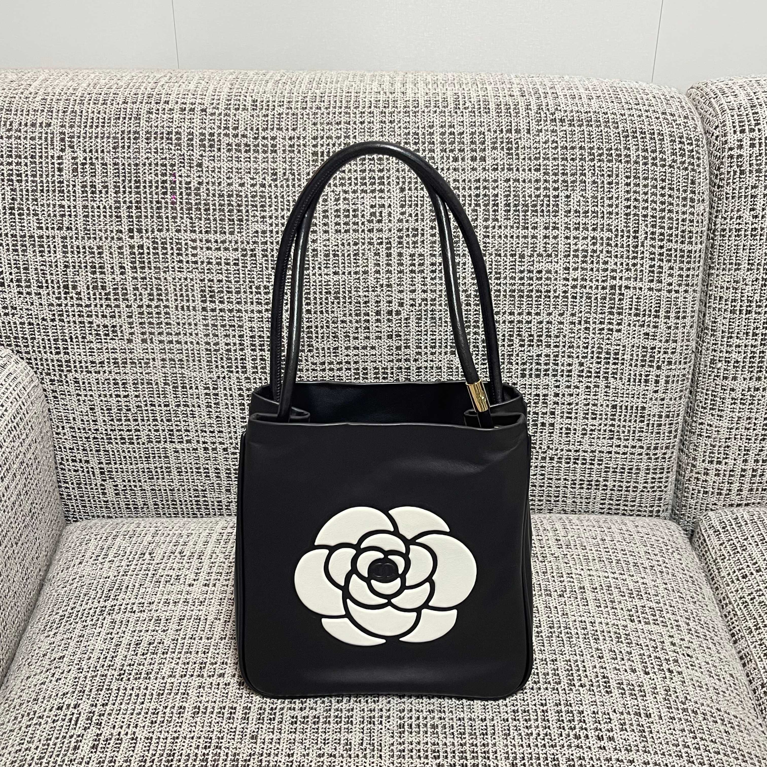 CC Vintage Tote Bag Embossed Camellia 25cm White Lettering Black Calfskin