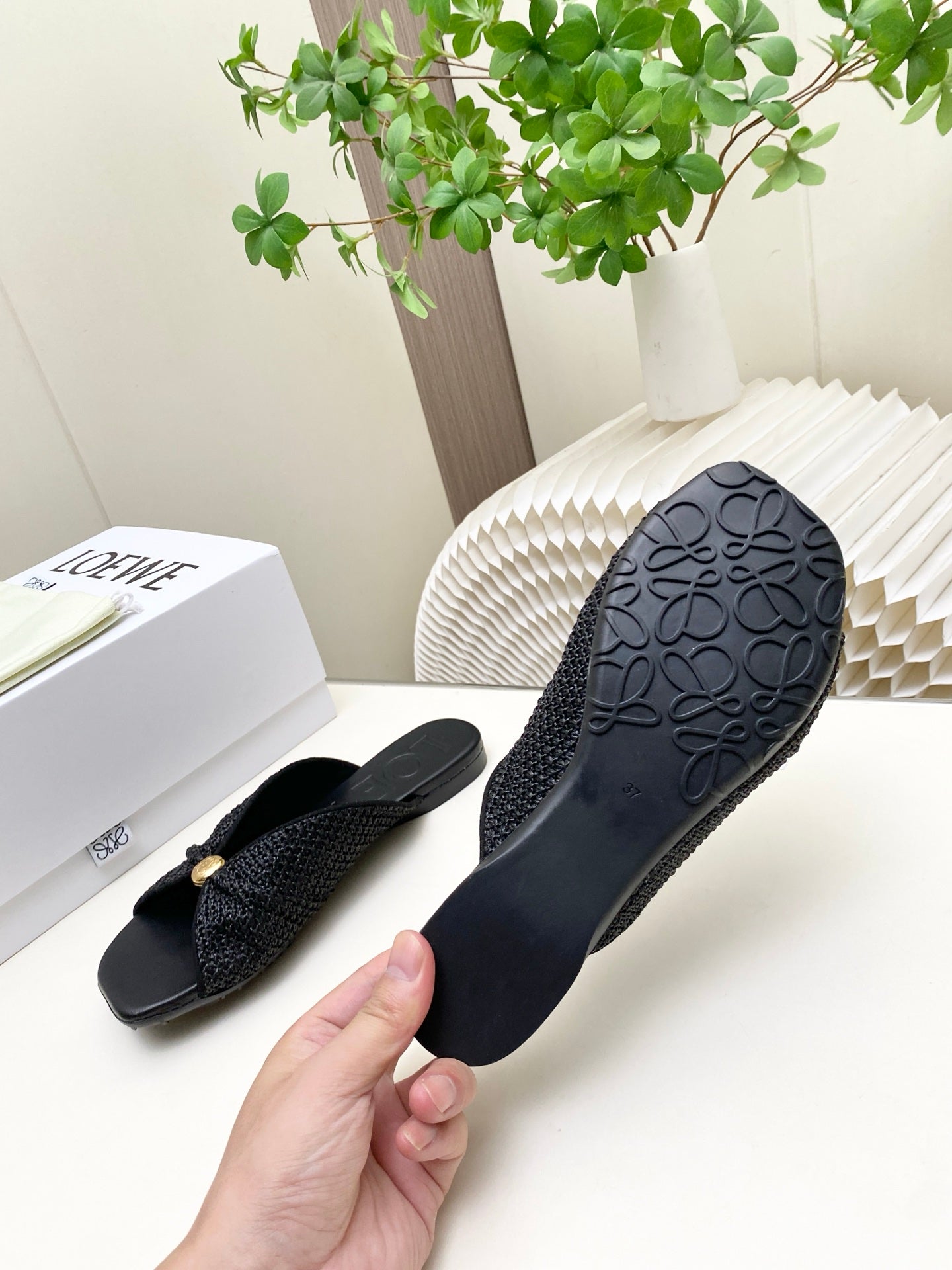 Loew Pebble Soft Slides Black Lambskin Leather 881383