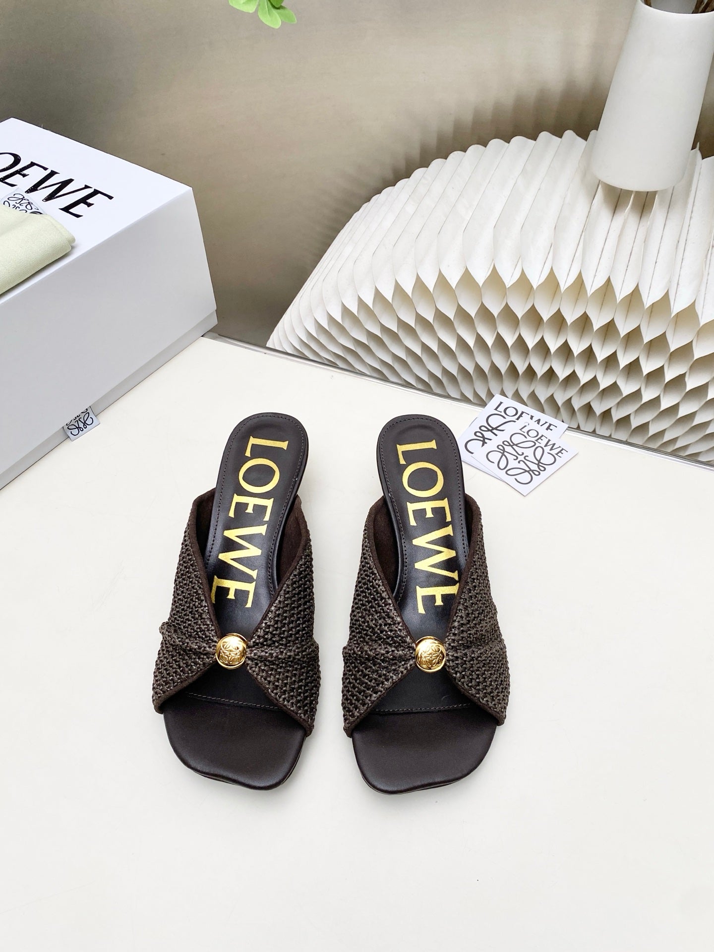 Loew Pebble Soft Sandals Chocolate Lambskin Leather 881363