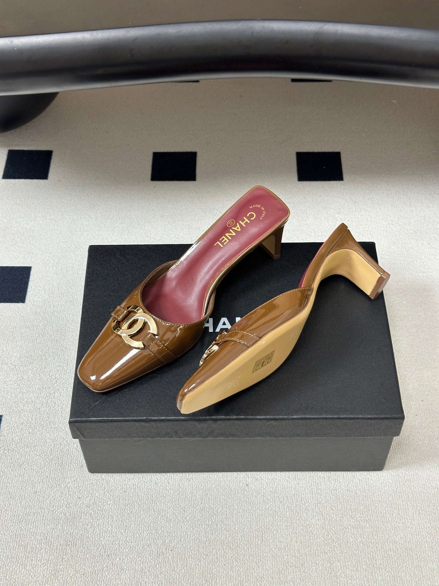 CC 26A Square Toe Mules 6cm Camel Patent Leather 888042