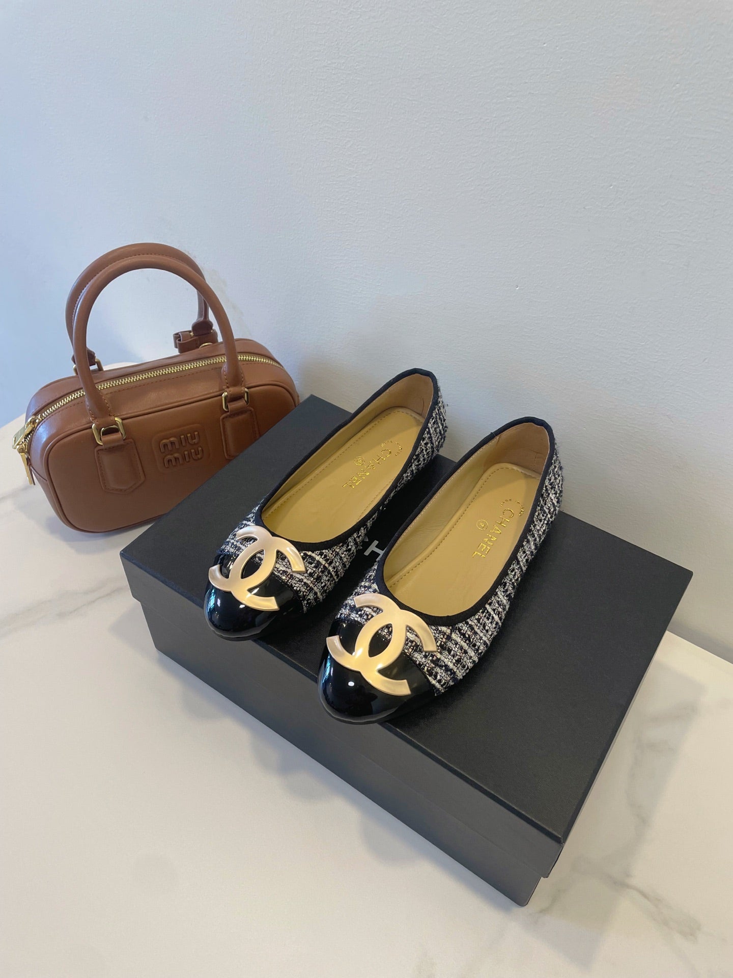 CC 26P Ballet Flats Black White Tweed & Patent Leather 890839