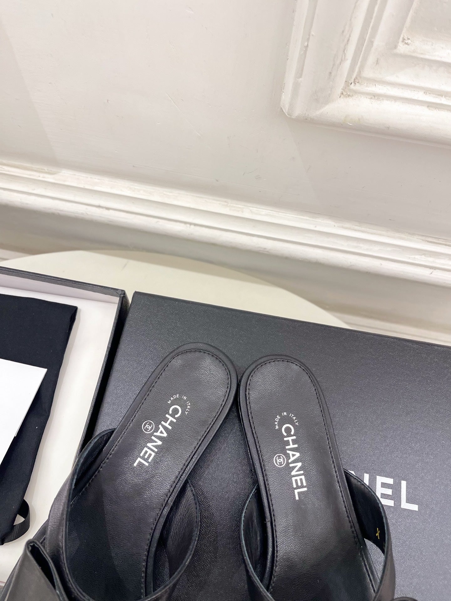 CC Bow Thong Flat Sandals Black Leather 891769