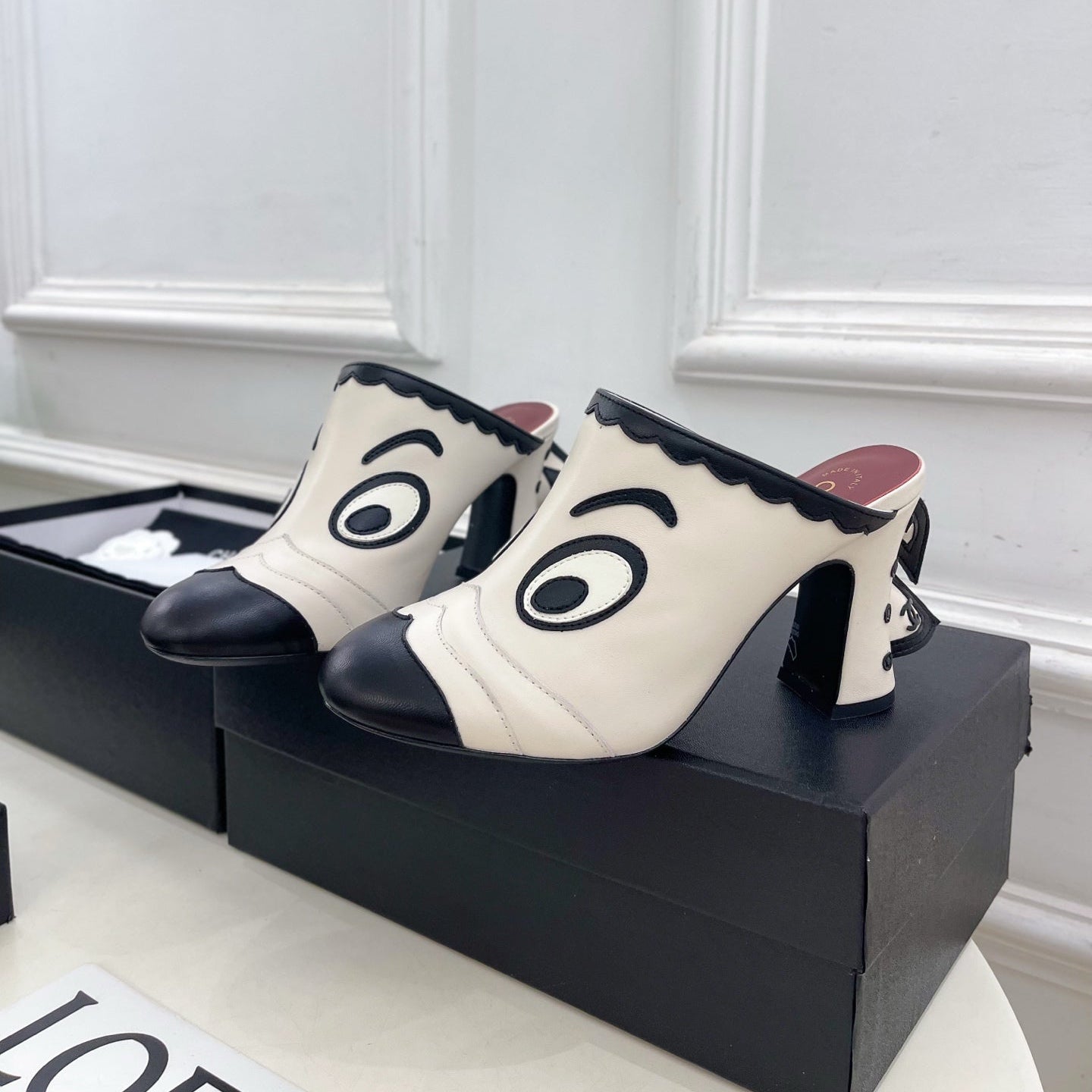 CC Métiers d'Art 2026 Graphic Mules 8.5cm Cream Black Lambskin 891768