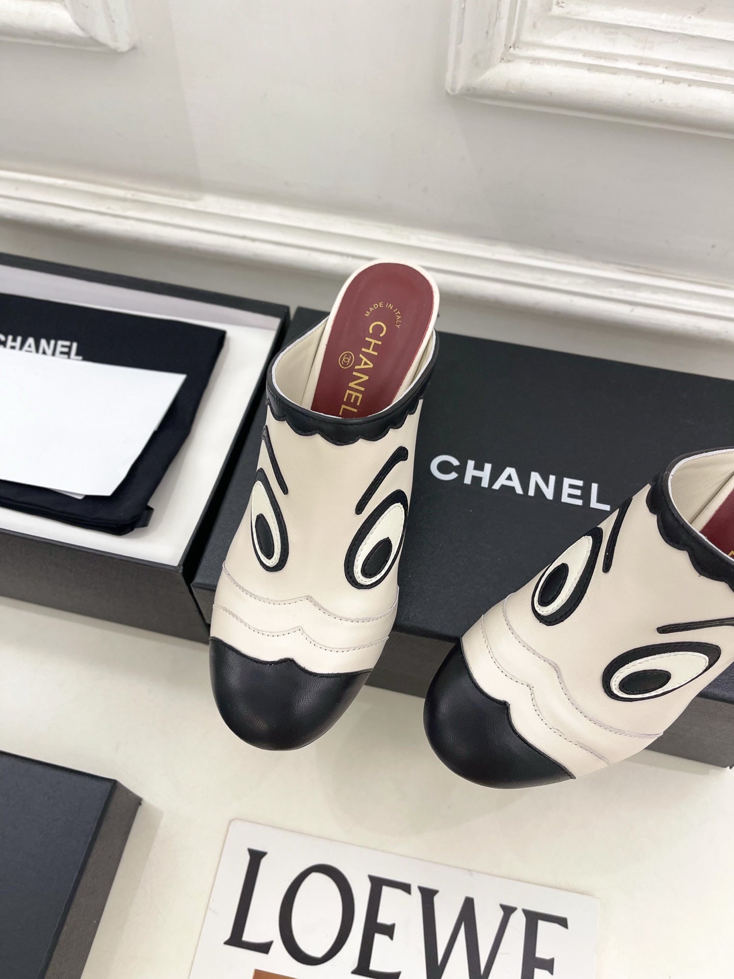 CC Métiers d'Art 2026 Graphic Mules 8.5cm Cream Black Lambskin 891768
