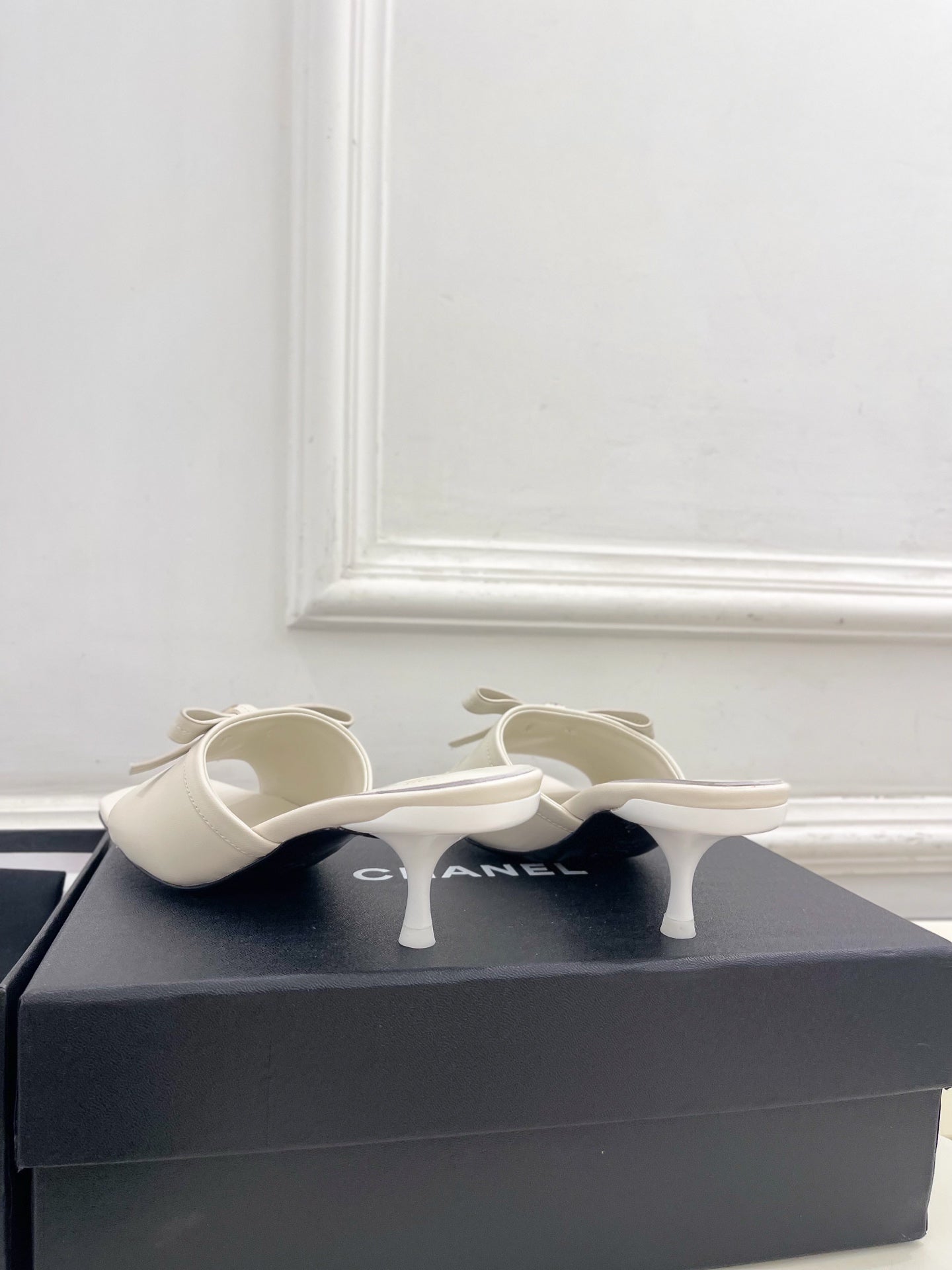 CC Bow Mules 5cm Cream Lambskin Leather 891755