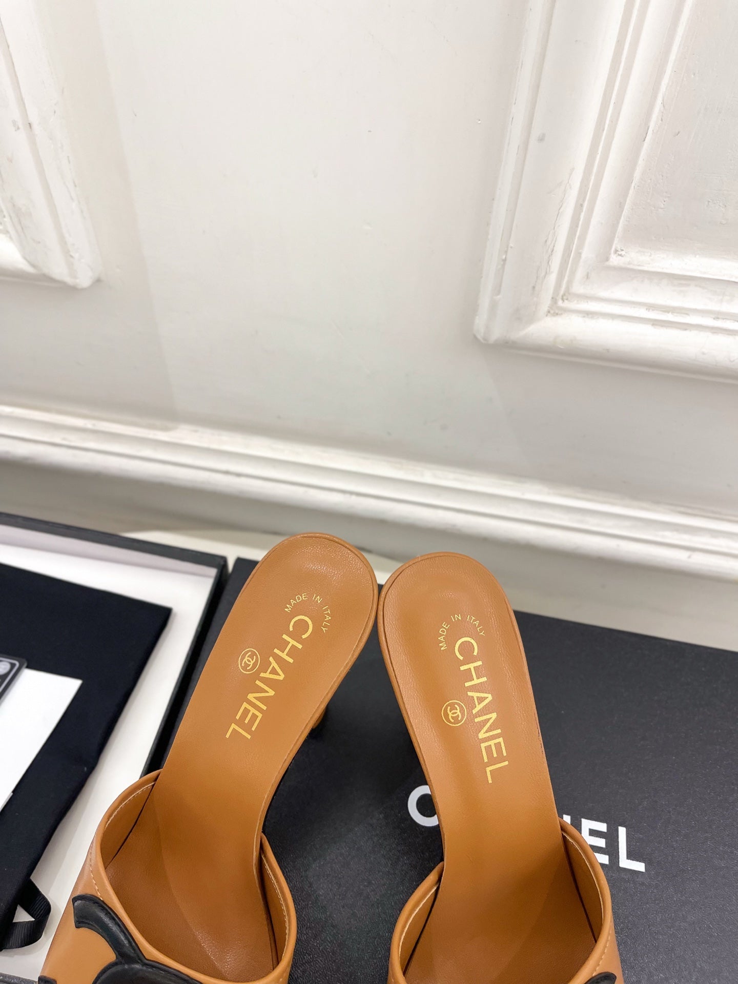 CC Double C Mules 9.5cm Brown Black Leather 891679