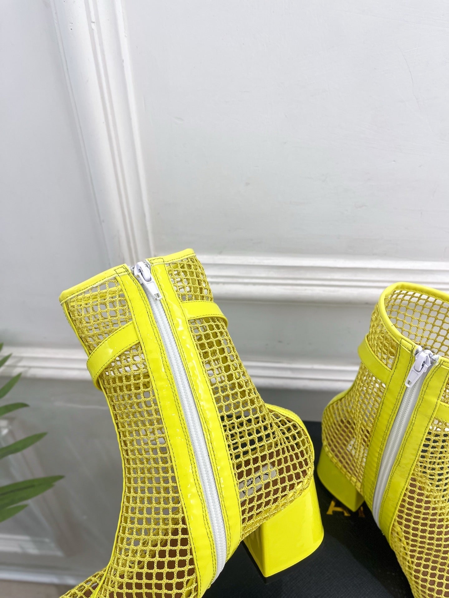 Alaia Boots 5.5cm Fishnet Ankle Boots Yellow Mesh Patent Leather 892044