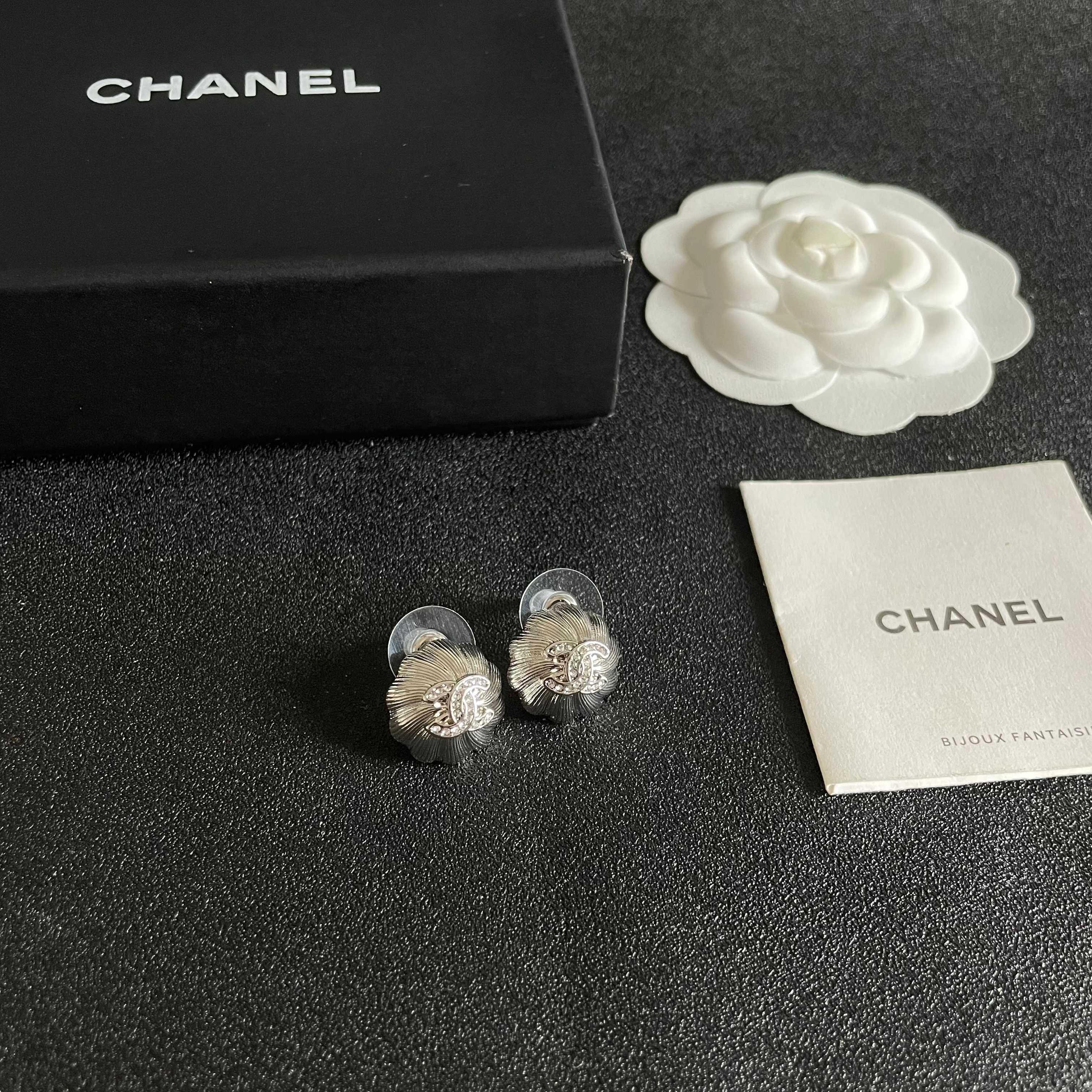 CC Flower Clip-On Earrings Crystal 659641