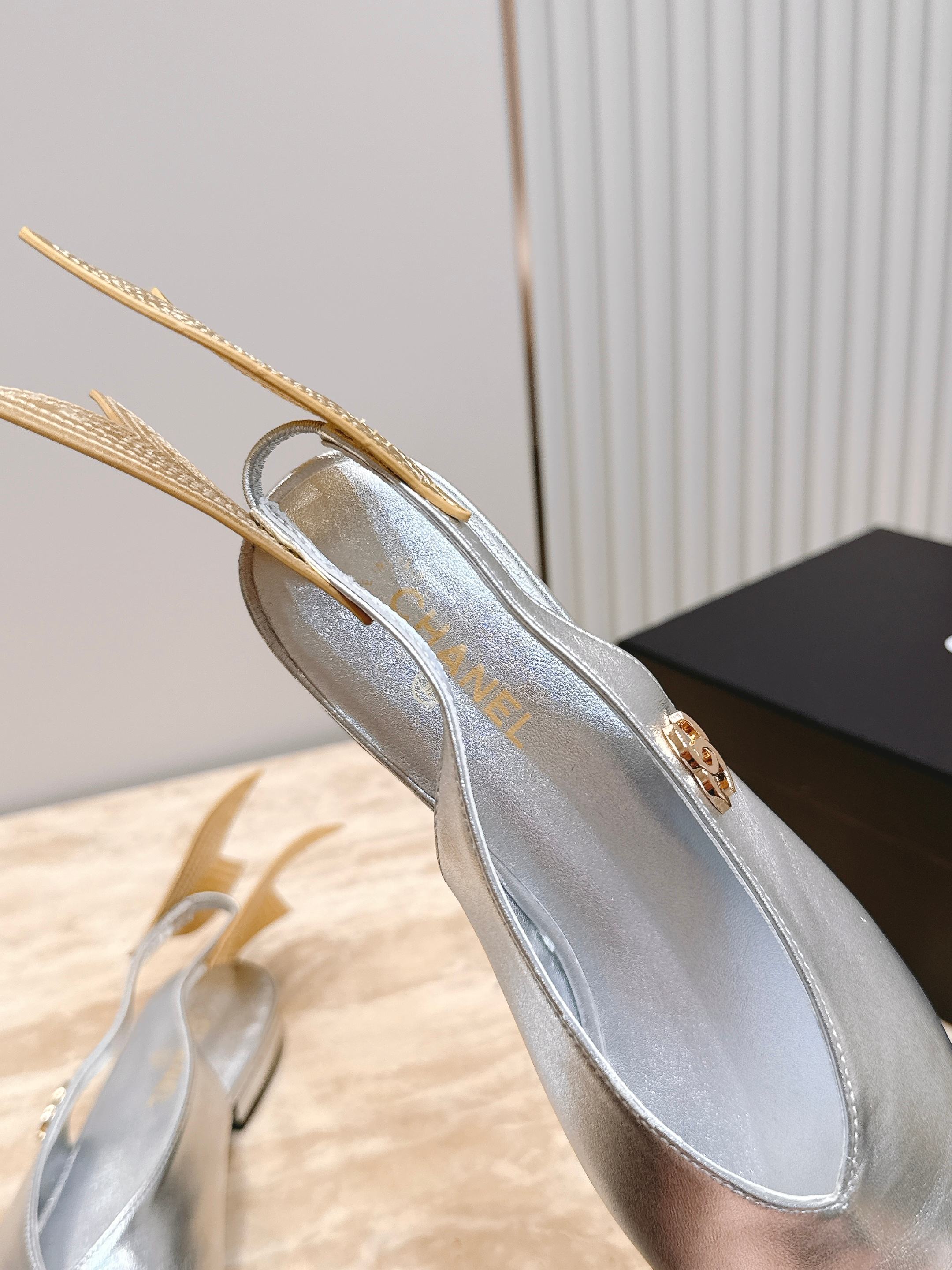 CC Métiers d'Art 2026 Slingback Flats Silver Metallic Lambskin 898973