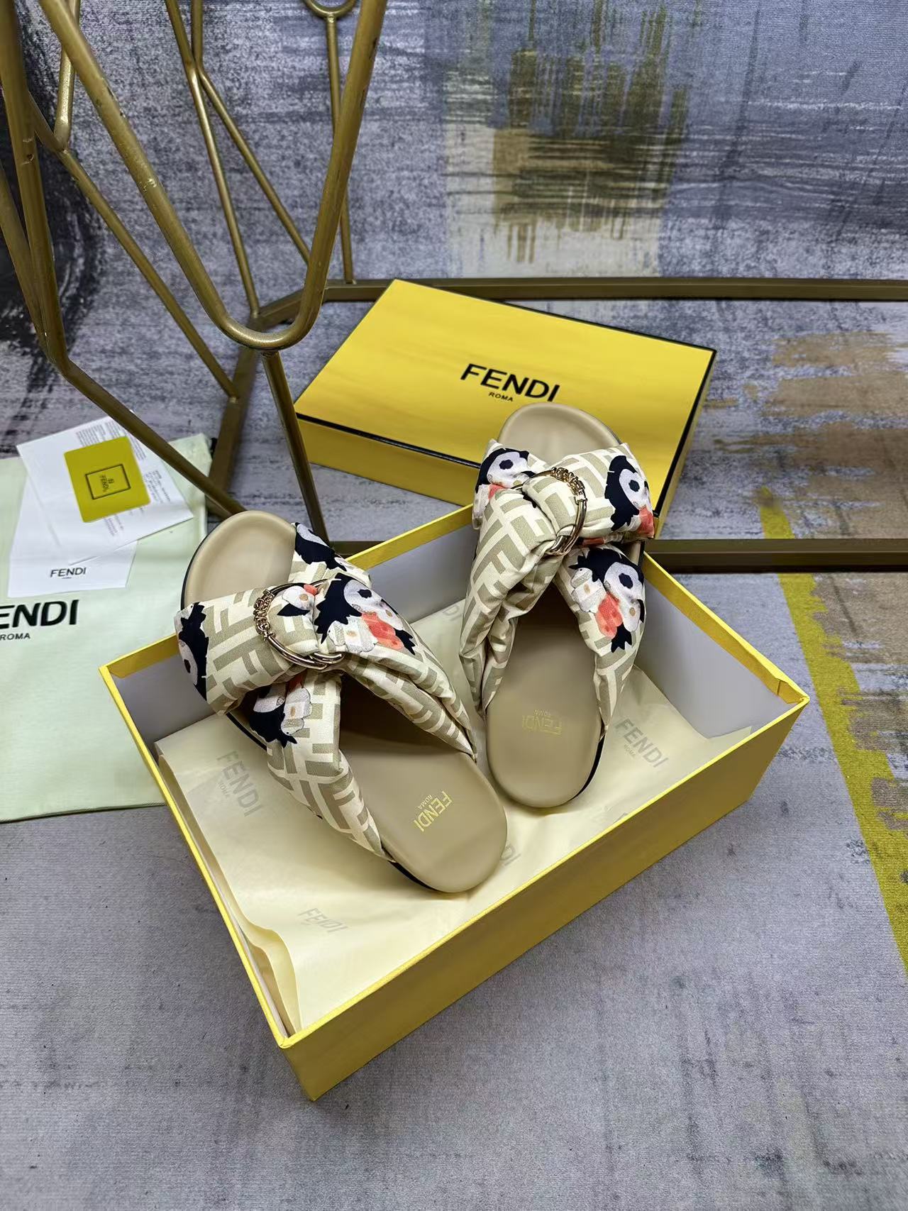 FF Feel Slides Beige Multicolor Printed Canvas 928523
