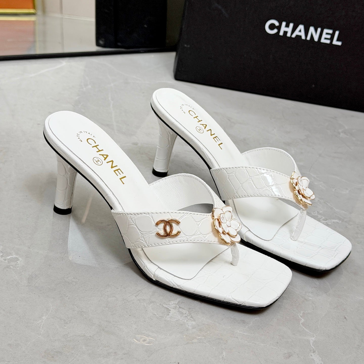 CC 26A Camellia Double C Thong Sandals 8.5CM White Stone-Grain Cowhide 938250