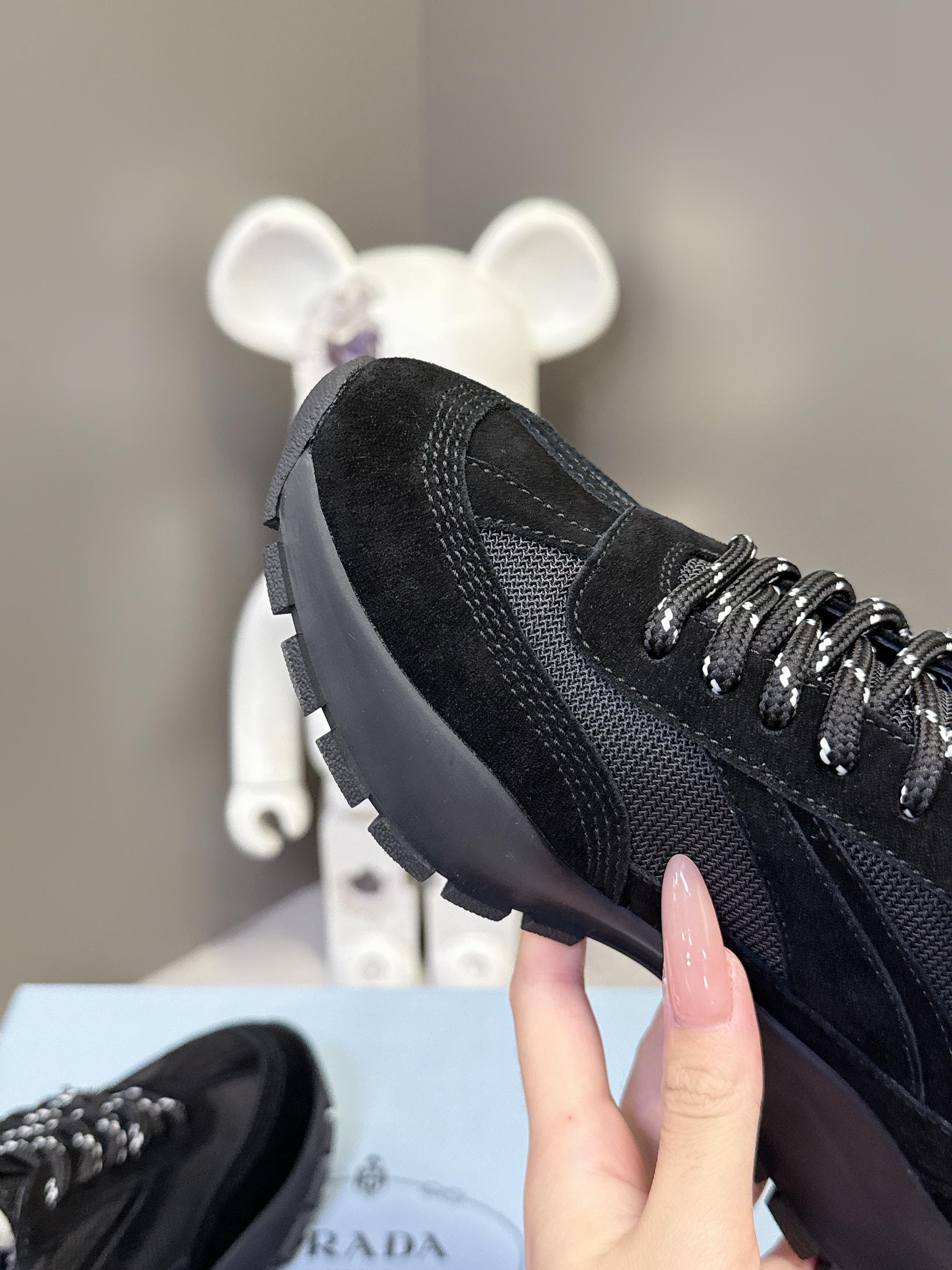 Prad 26ss Milano Logo Label Sneakers Black Mesh Suede 951932