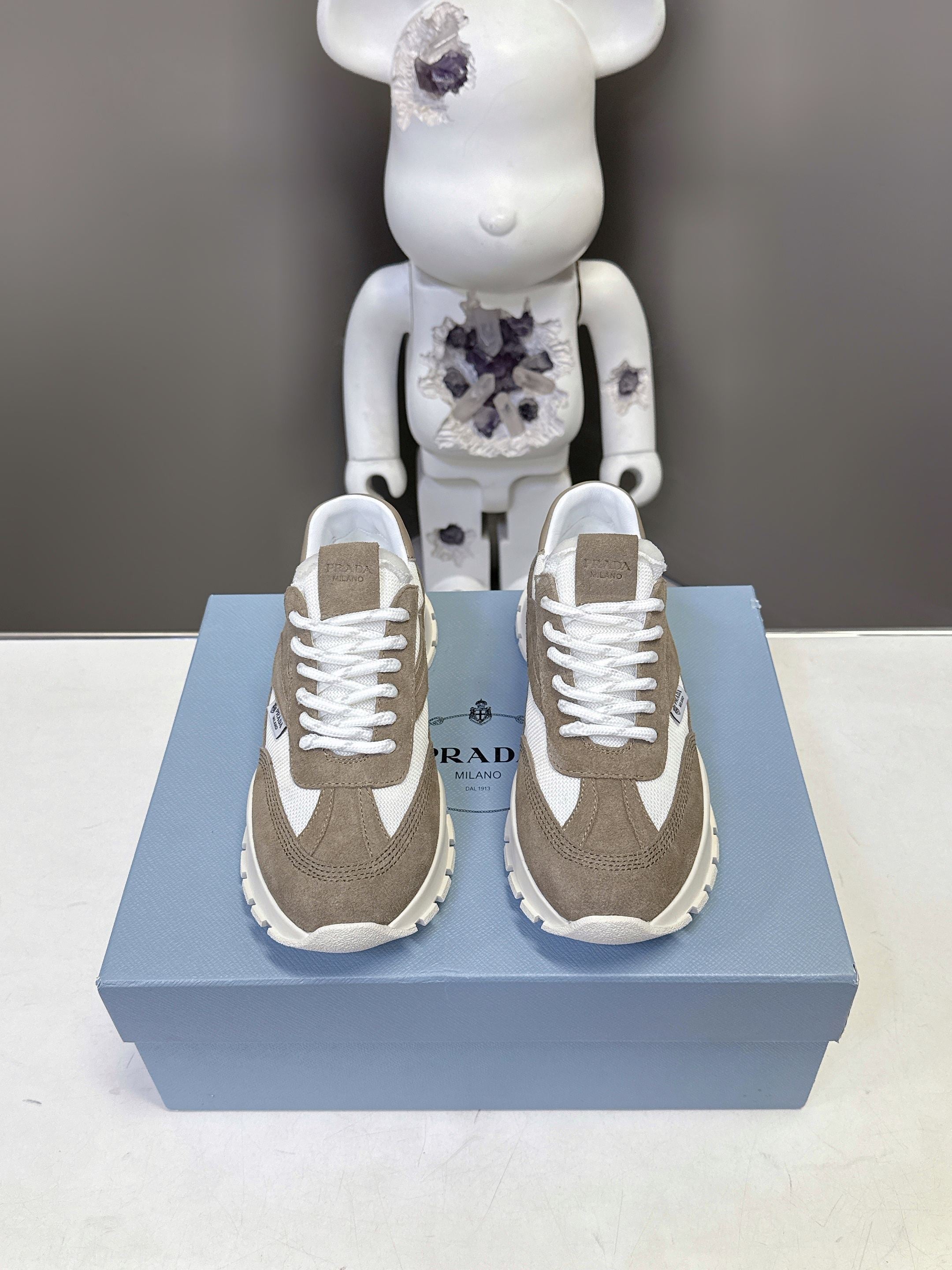 Prad 26ss Milano Logo Label Sneakers Light Brown White Mesh Suede 951931