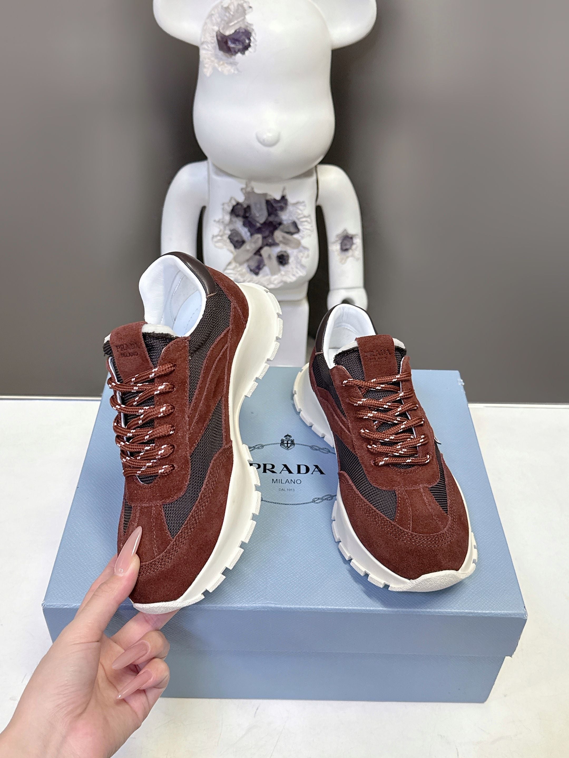 Prad 26ss Milano Logo Label Sneakers Dark Brown Black Mesh Suede 951930