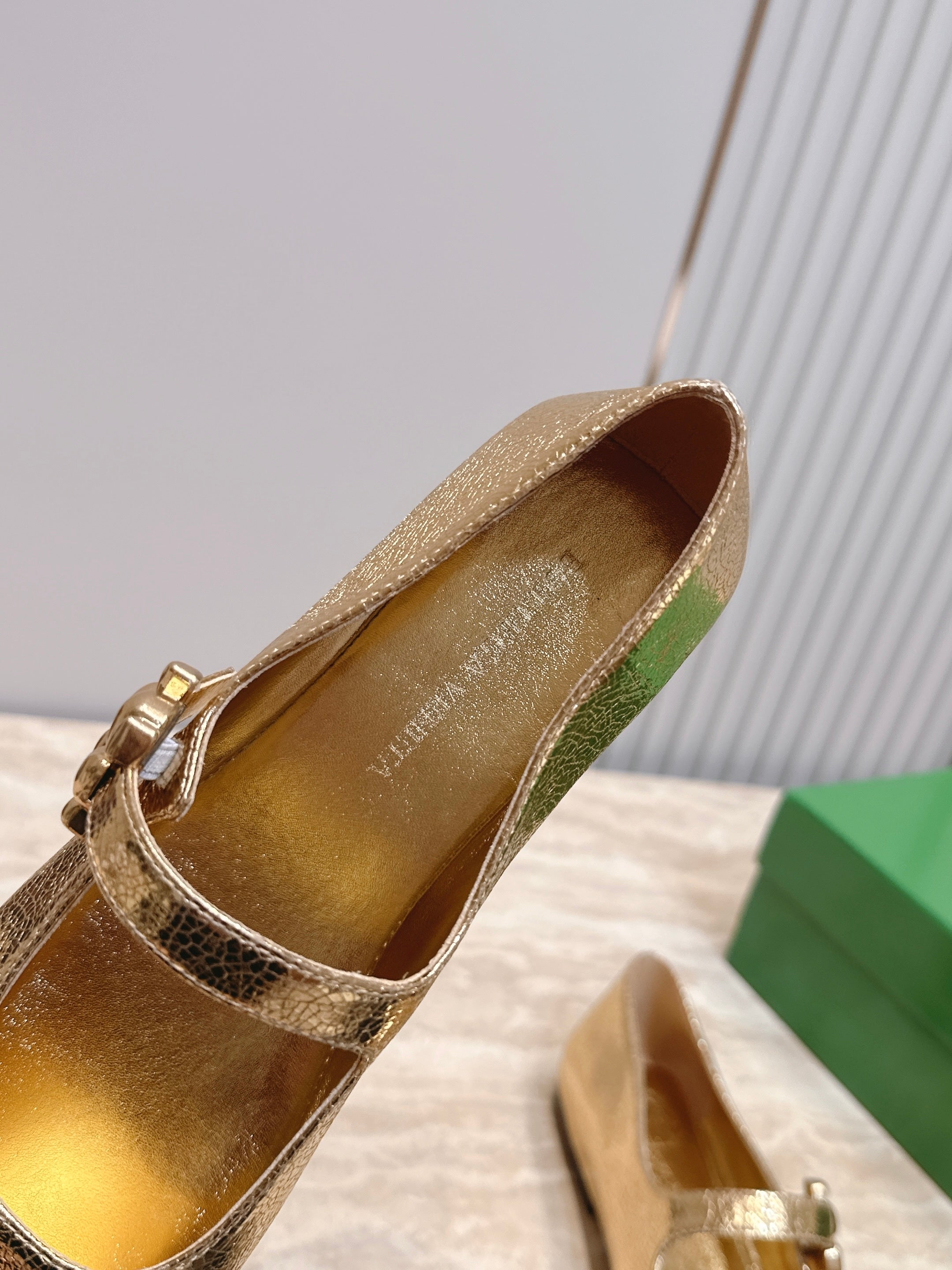 BV Charlotte Mary Jane Flat Silver Cowhide Leather 954583