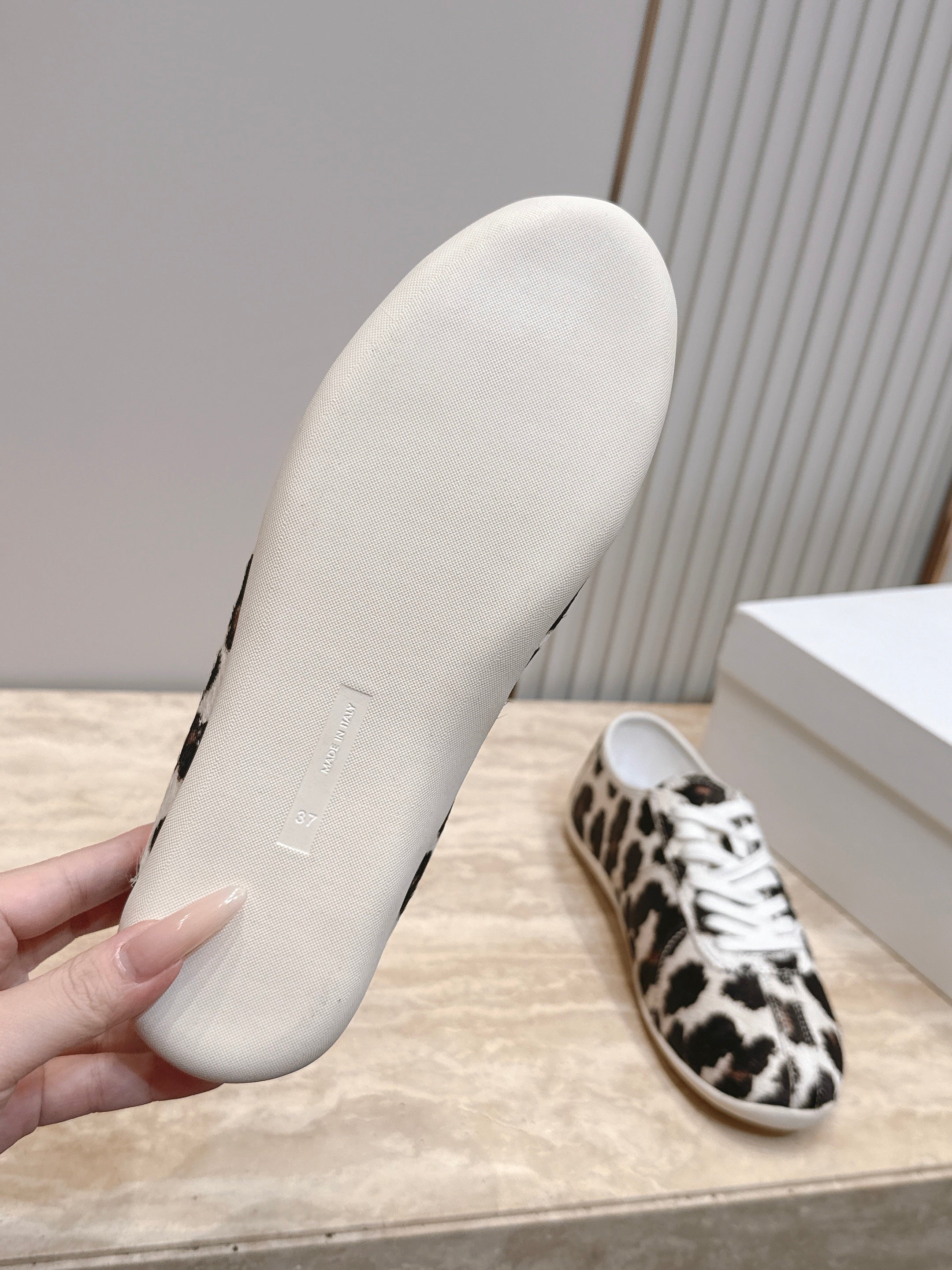 TR Leopard Print Low-Top Sneakers Cream Horsehair 954421