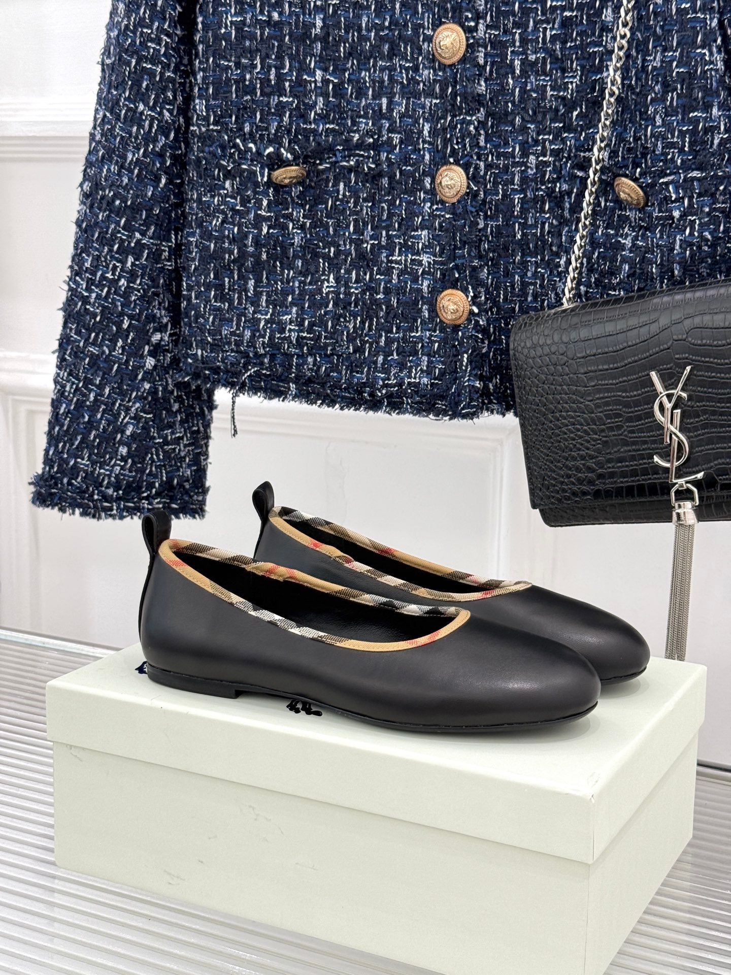 Burberry Robin Ballet Flats Black Leather 956167