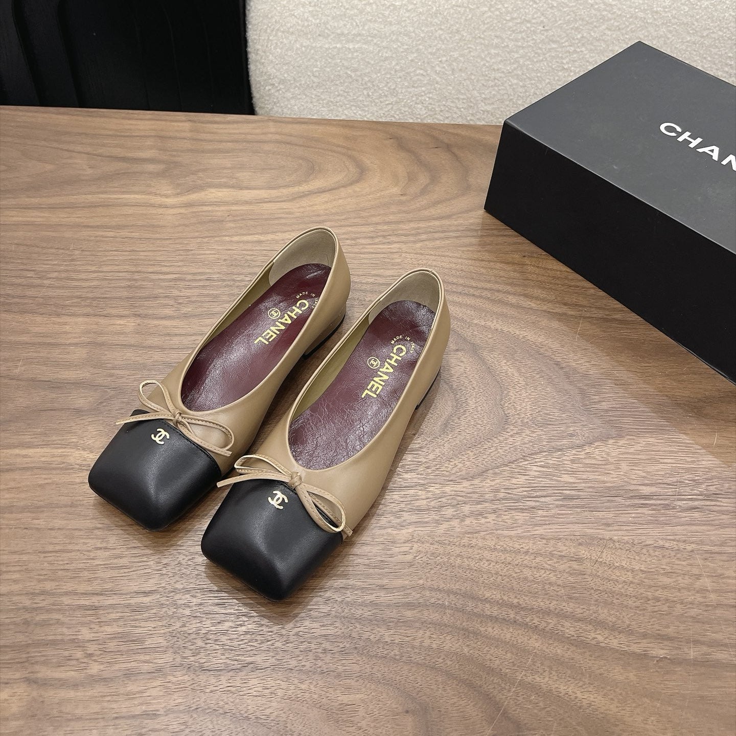 CC Square-Toe Ballet Flats Beige Black Lambskin 961516