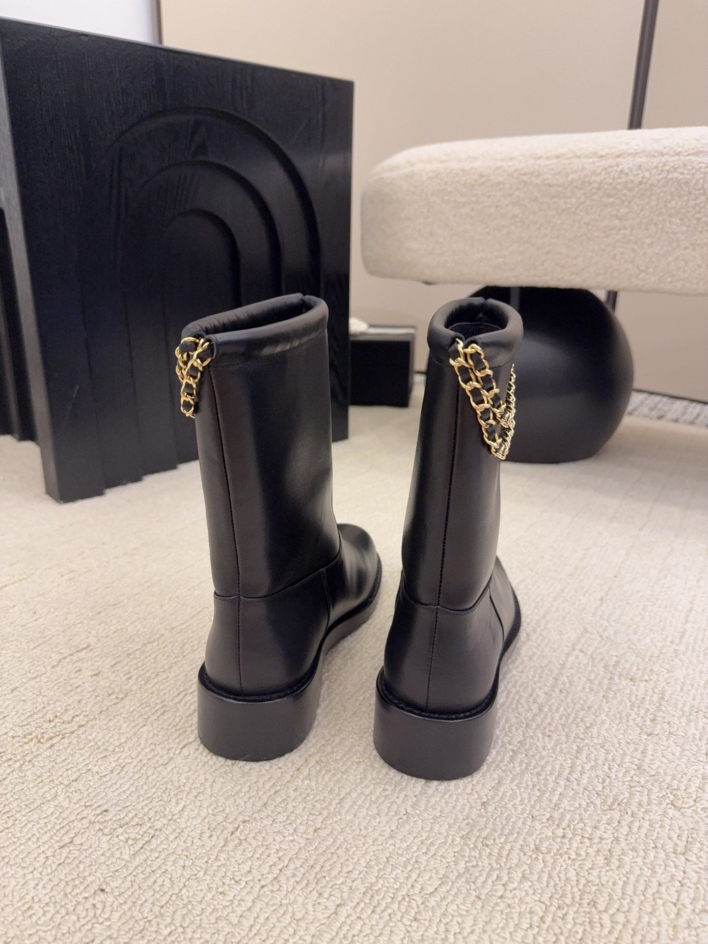 CC Mid-Calf Boots 4CM Gold Chain Charm Black Leather 961500