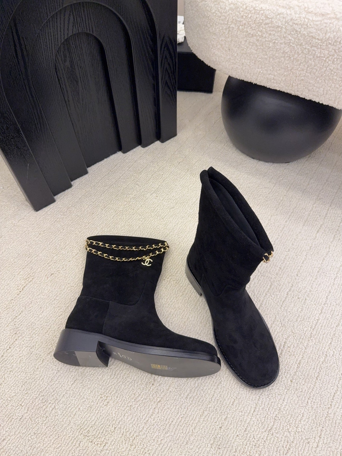 CC Mid-Calf Boots 4CM Gold Chain Charm Black Suede 961499