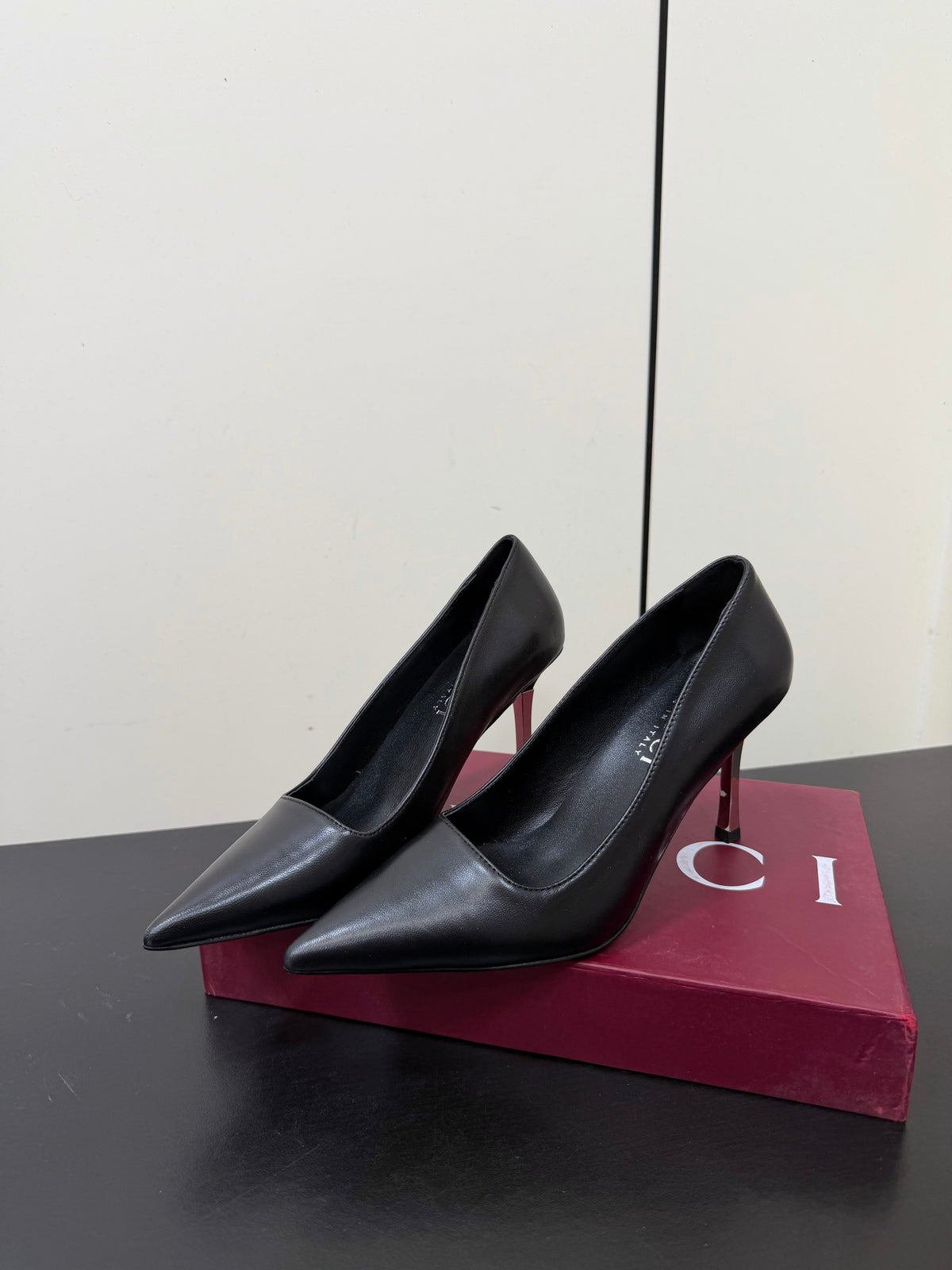 Gucci 26s Pointed Toe Pumps 8.5cm Black Calfskin