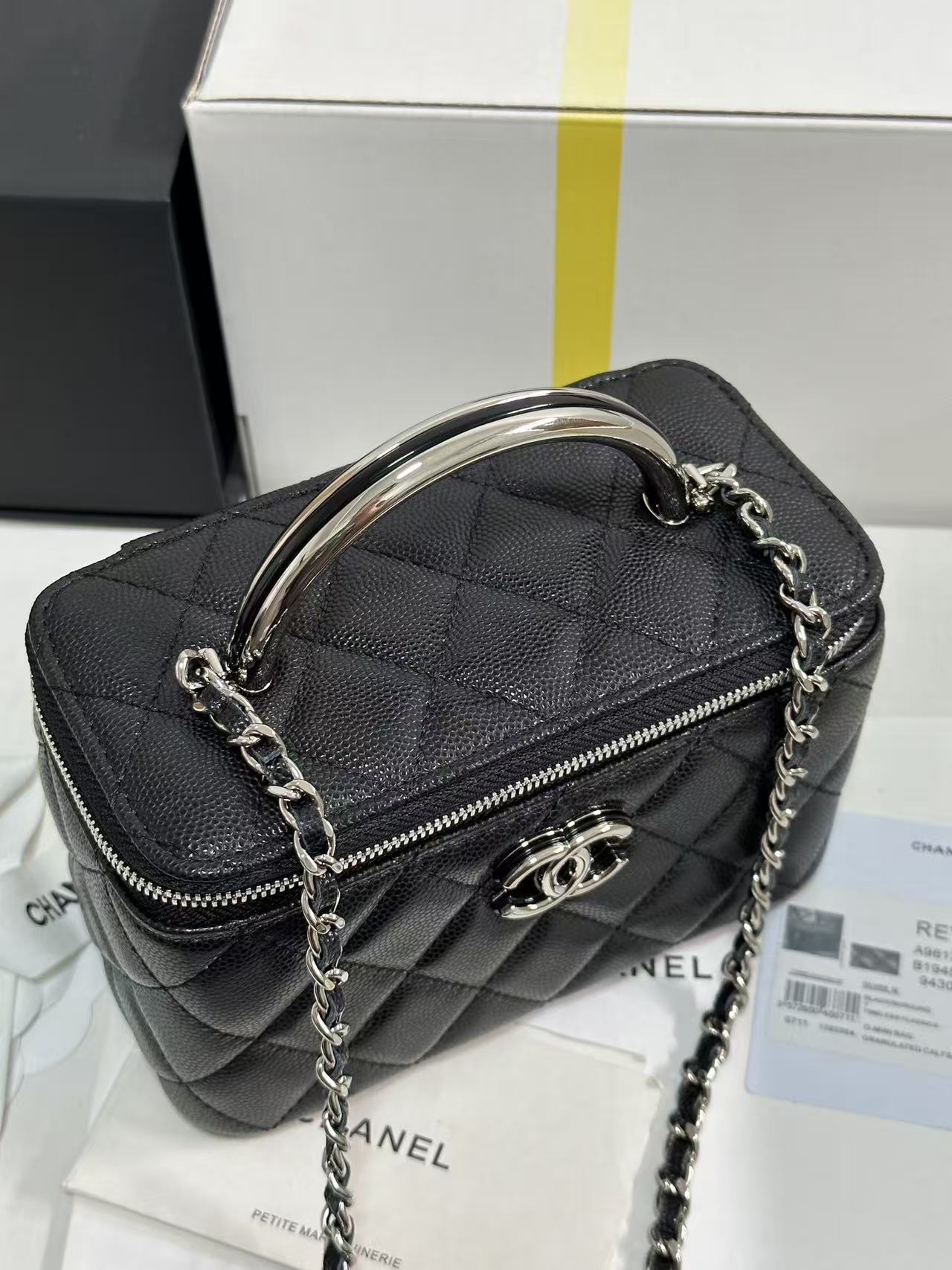 CC 25P Hidden Enamel Handle Makeup Bag Black Lychee Leather