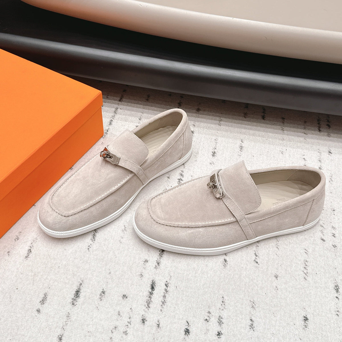 HM 26S Kelly Paris Loafers Light Grey Suede Silver Hardware