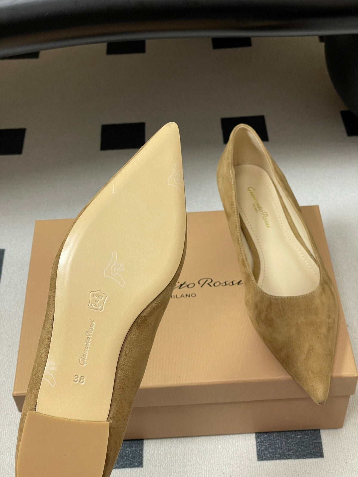 GR 26s Flats Light Brown Suede 164792