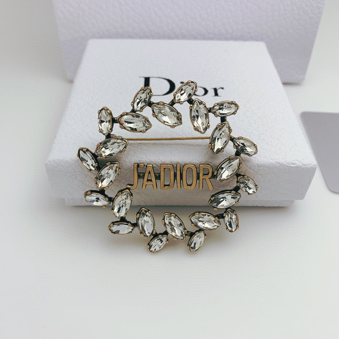 CD Brooch 02