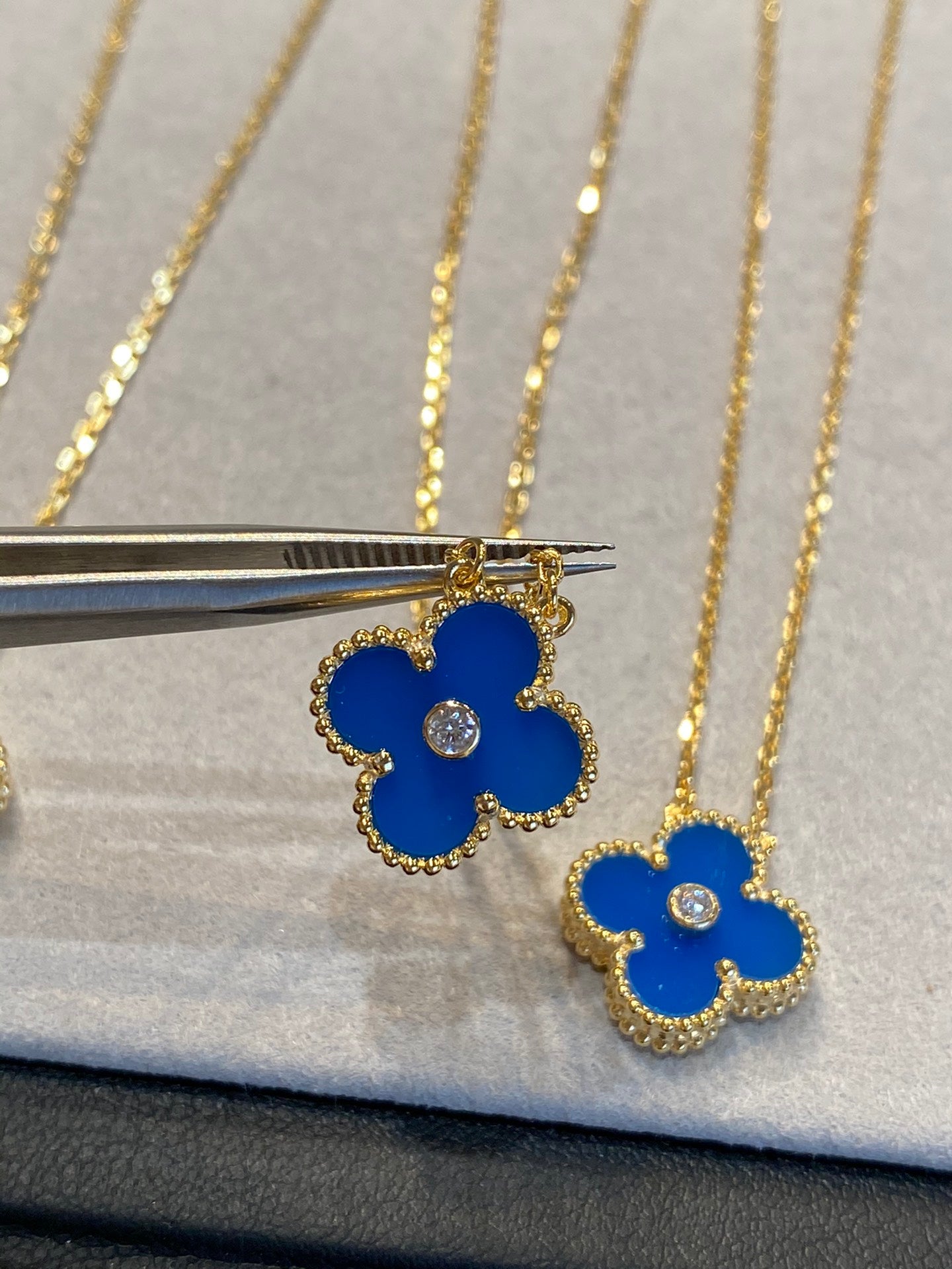 VCA Clover Vintage Agate Blue 1 Diamond Necklace Gold