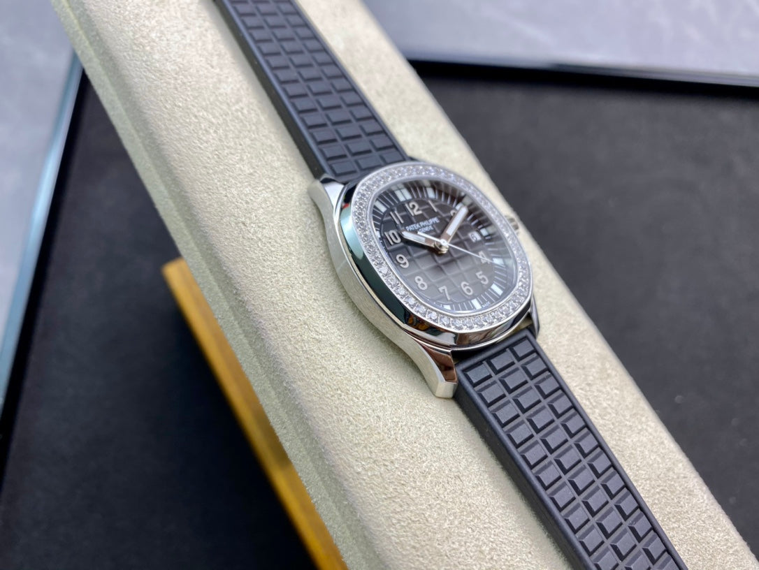 PATEK Aquanaut 35.6mm Black Diamond