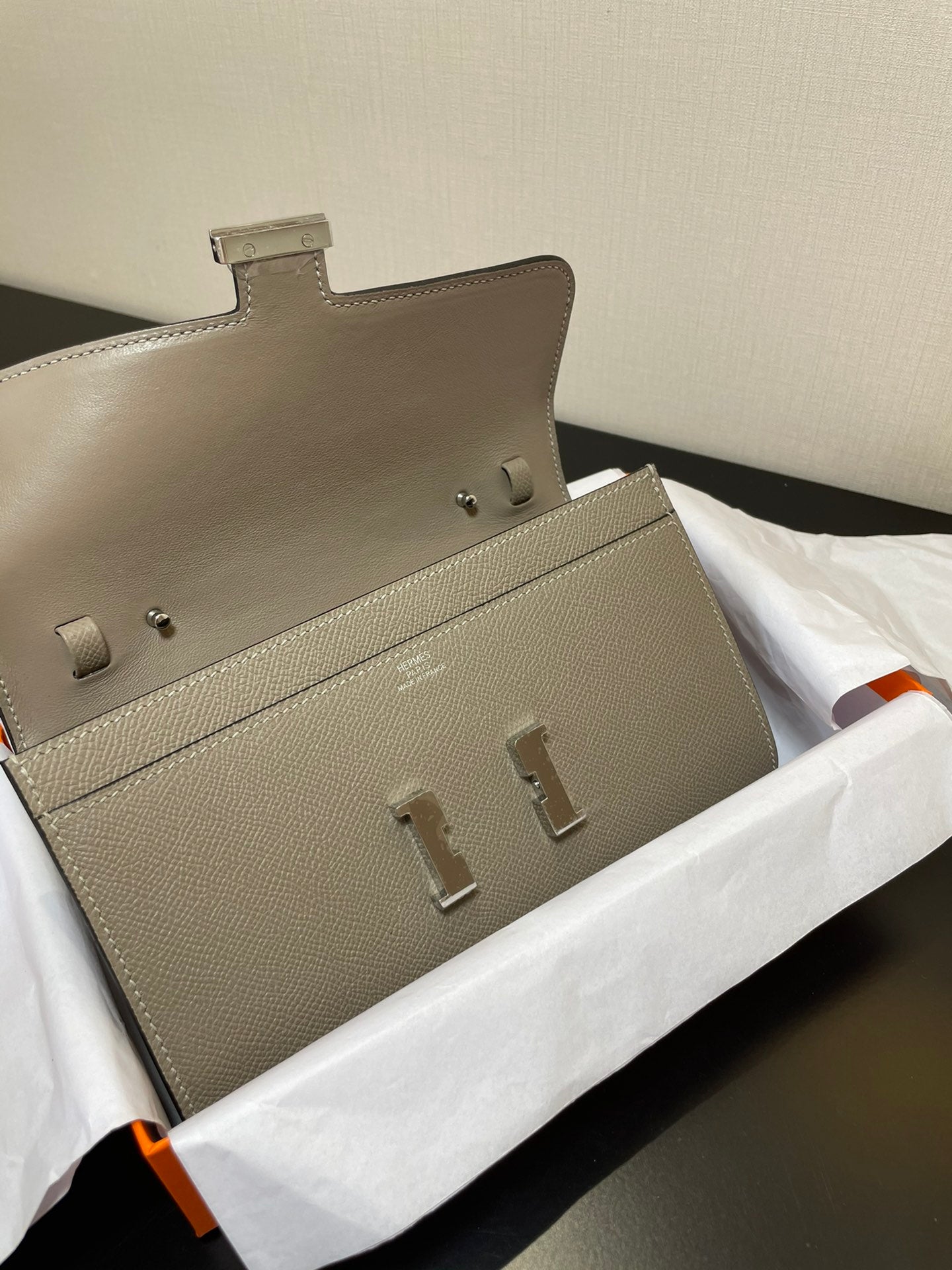 CONSTANCE TO GO 20.5 GREY EPSOM SILVER HARDWARE