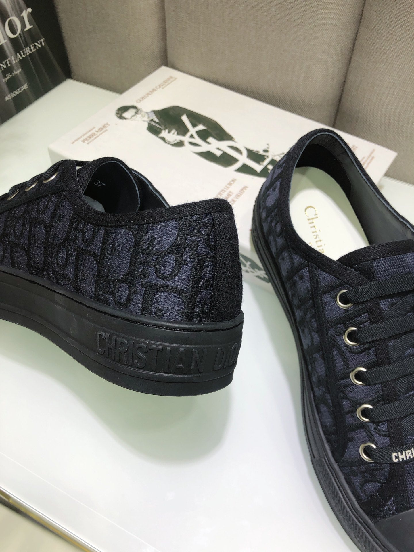 CD 26s Walk'n'Dior Sneaker Green Oblique Embroidered Cotton 966642