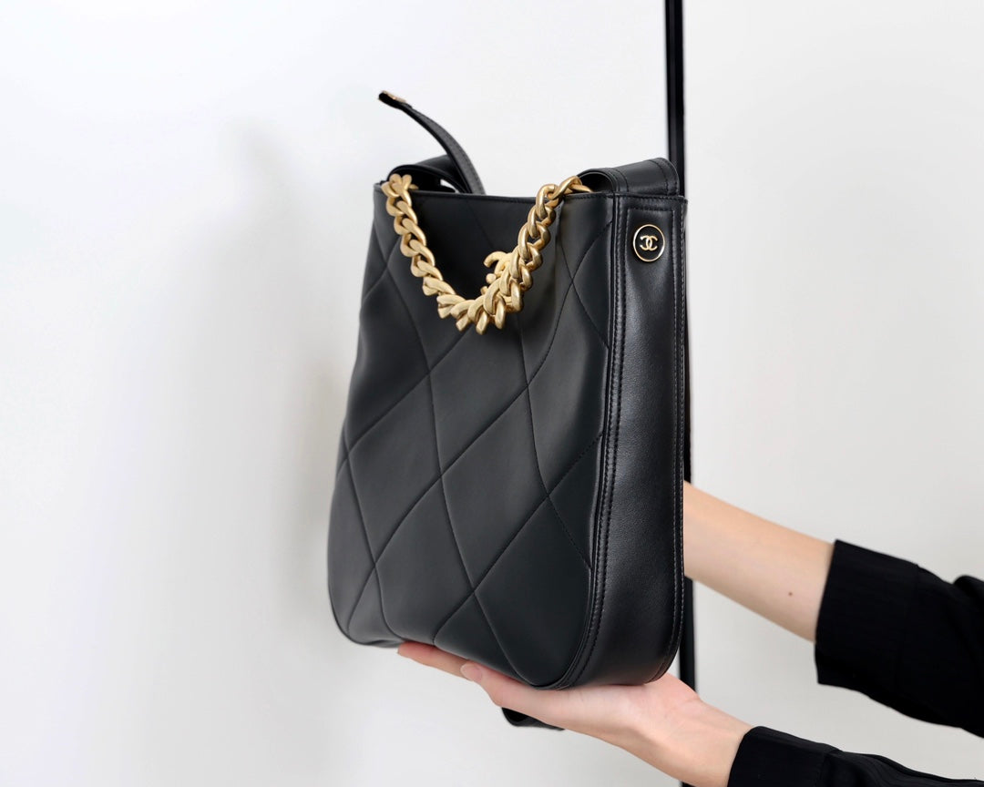 CC 21s Easy Mood Hobo Quilted 28cm Black Cowhide GHW