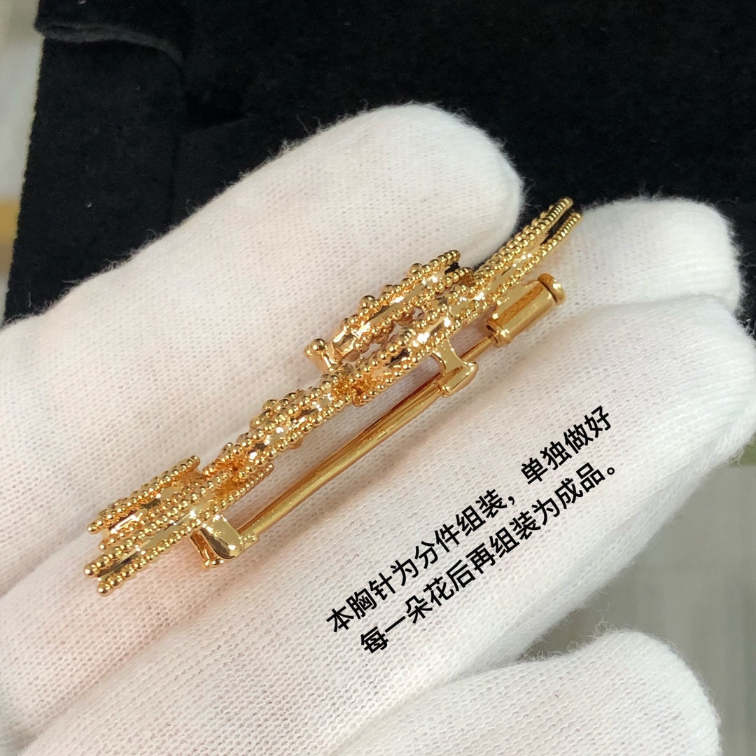 VCA Lucky Spring Brooch