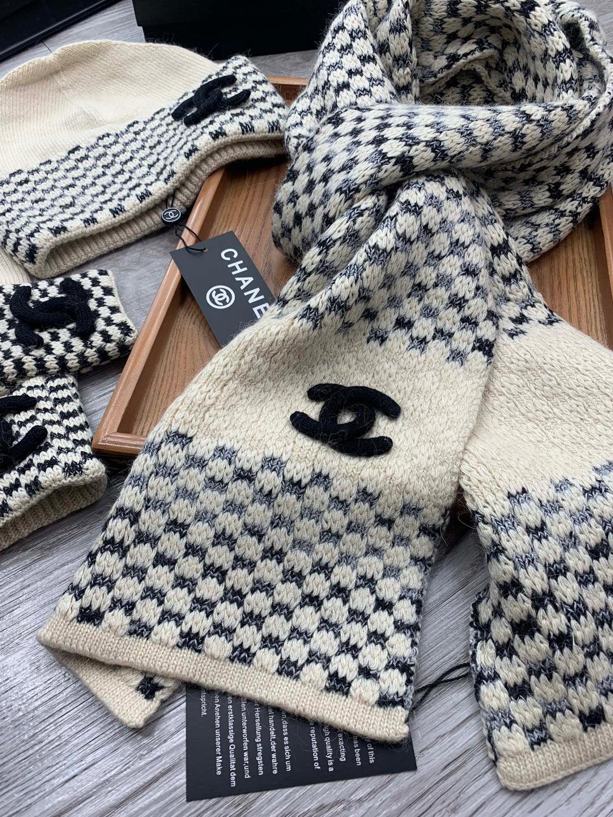 CC Hat Scarf Gloves Set White Jacquard 475108