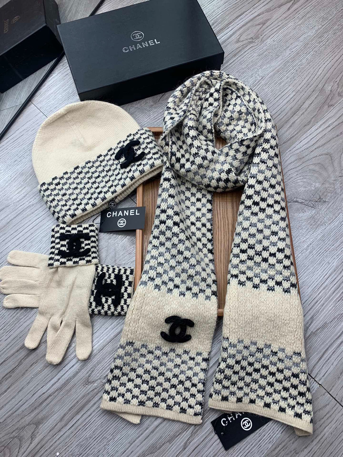 CC Hat Scarf Gloves Set White Jacquard 475108